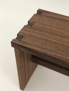 Tabouret à queue d'aronde en noyer