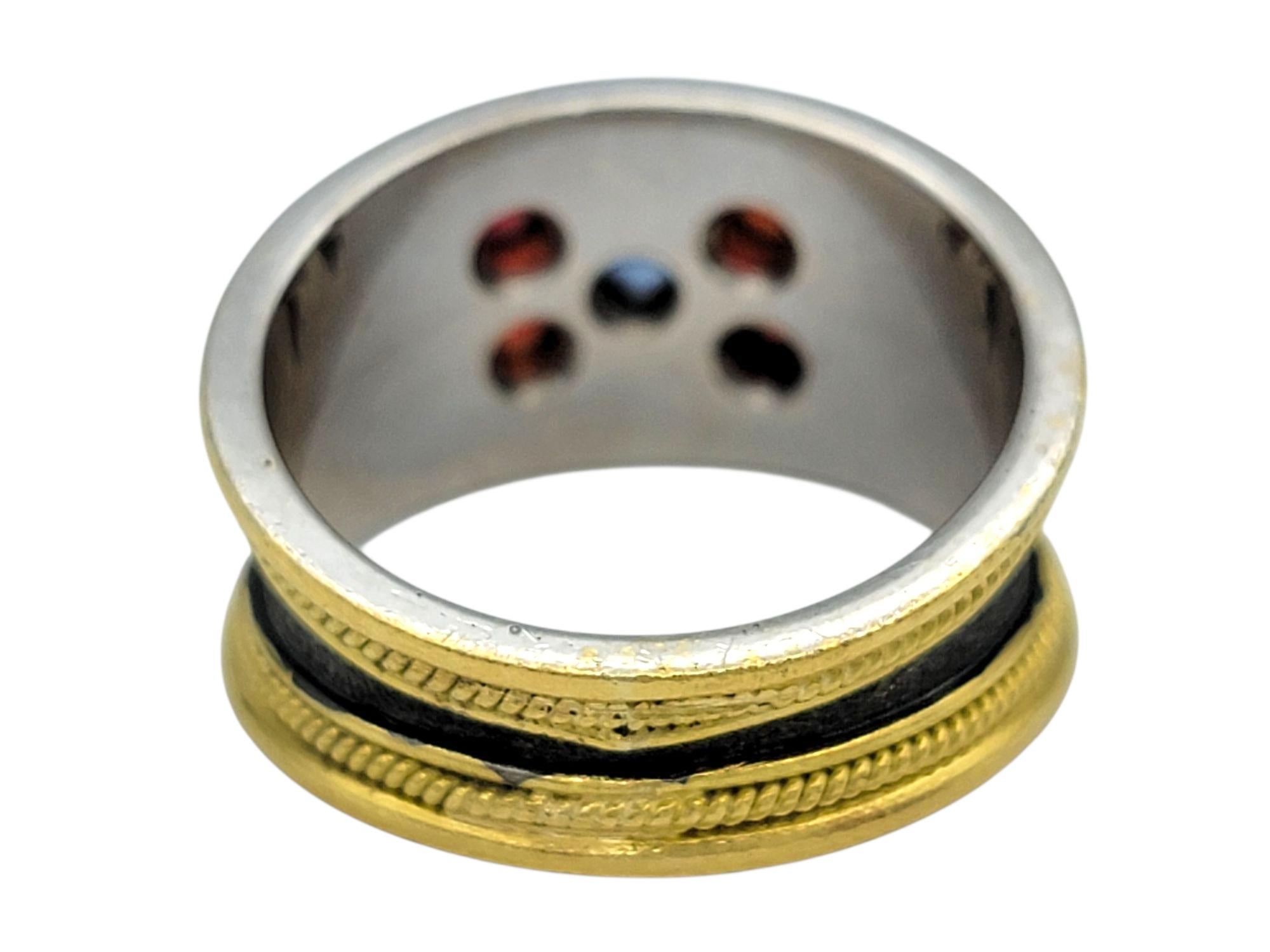 da uomo o donna Dovris Anello a fascia con dettaglio di zaffiri rossi e blu in oro giallo 18 carati in vendita