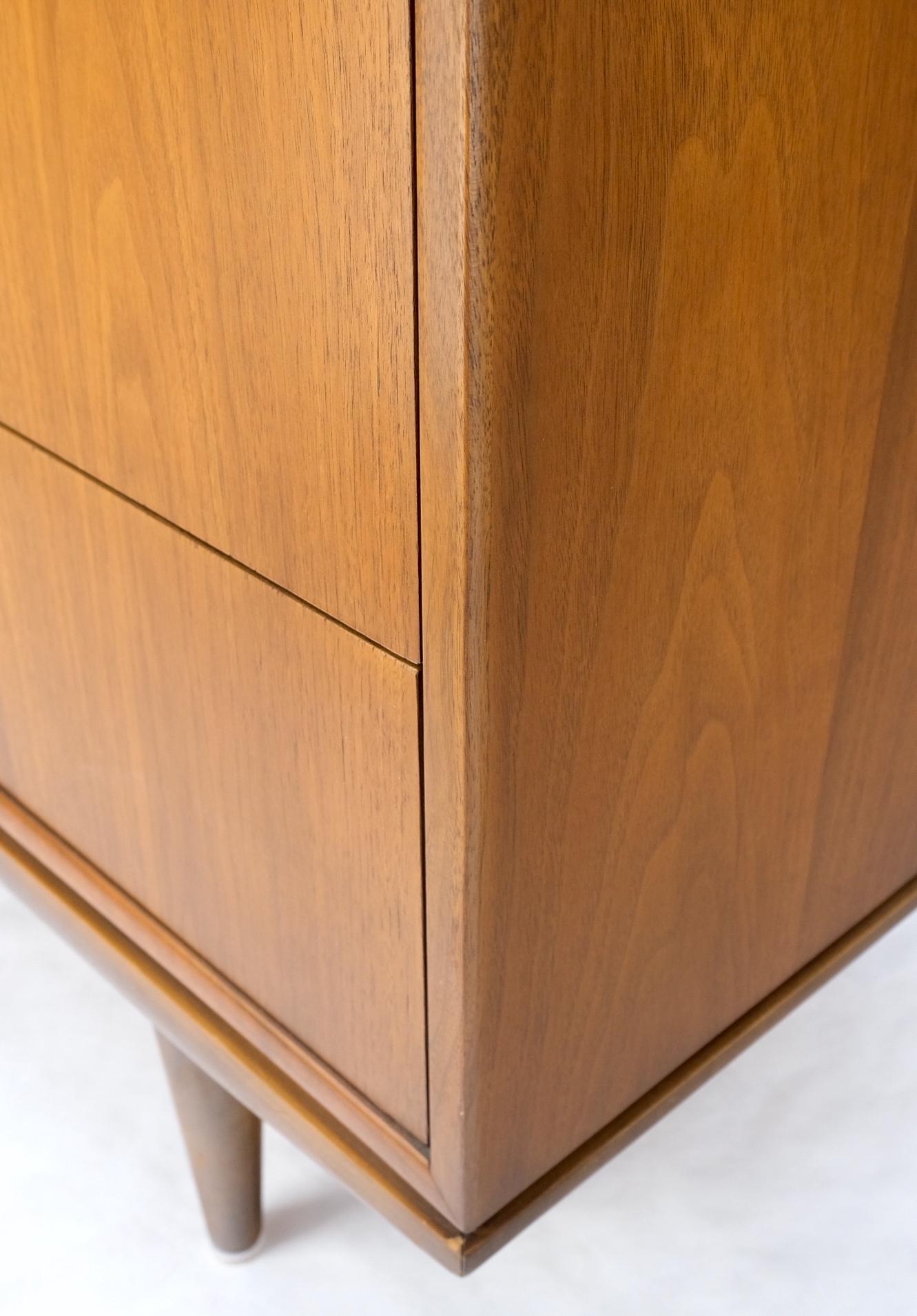 Dowel Tapered Leg Walnut 6 Drawers Mid Century Dresser w/ Back Splash Mint Cond 3