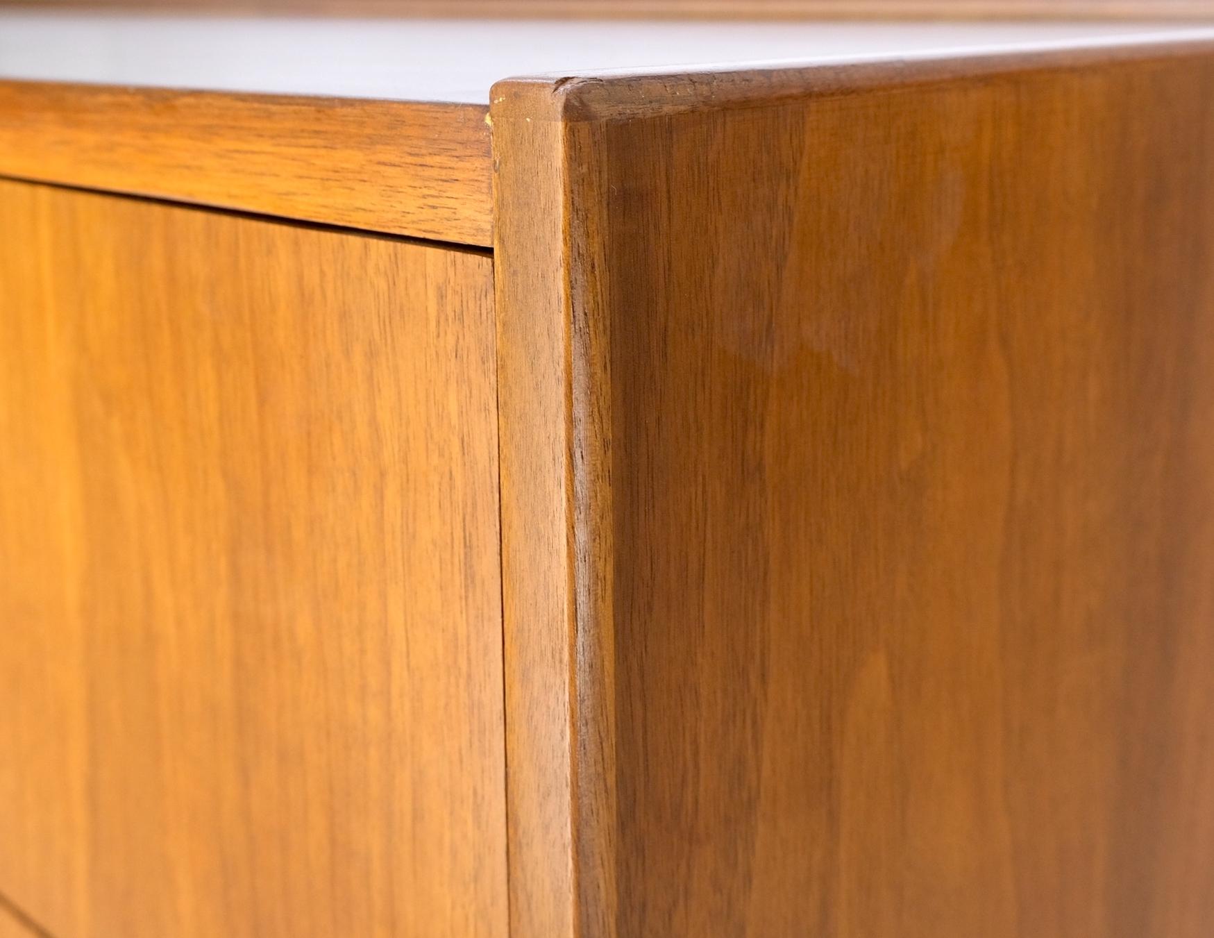 Dowel Tapered Leg Walnut 6 Drawers Mid Century Dresser w/ Back Splash Mint Cond 2