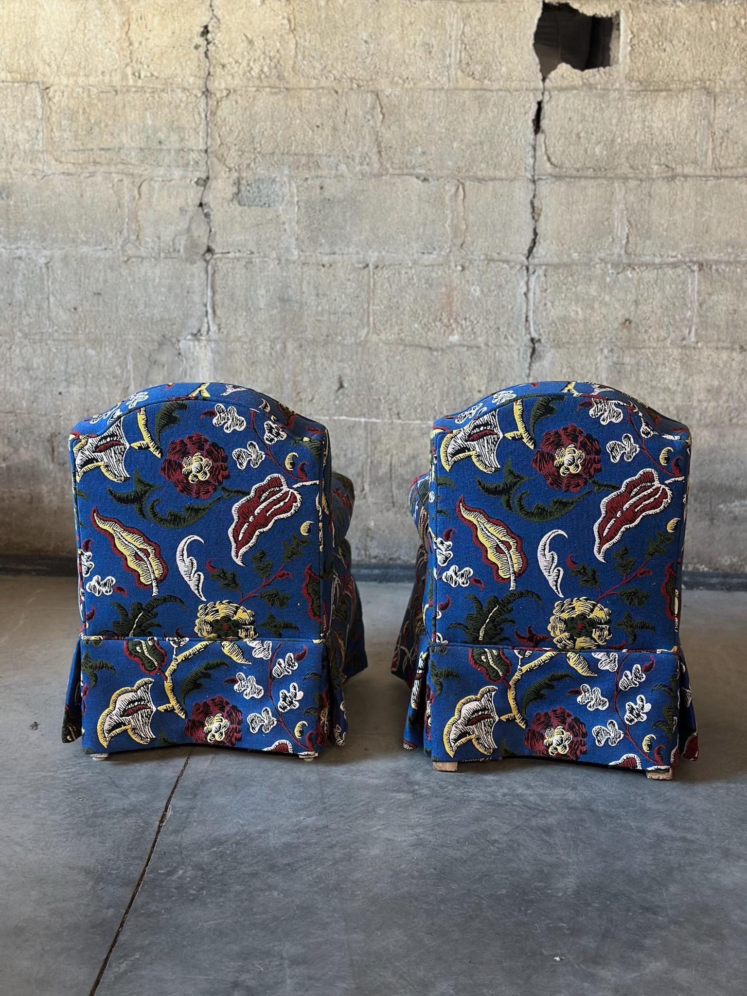 XX secolo Sedie con imbottitura in piuma d'oca di Pierre Frey, una coppia in vendita