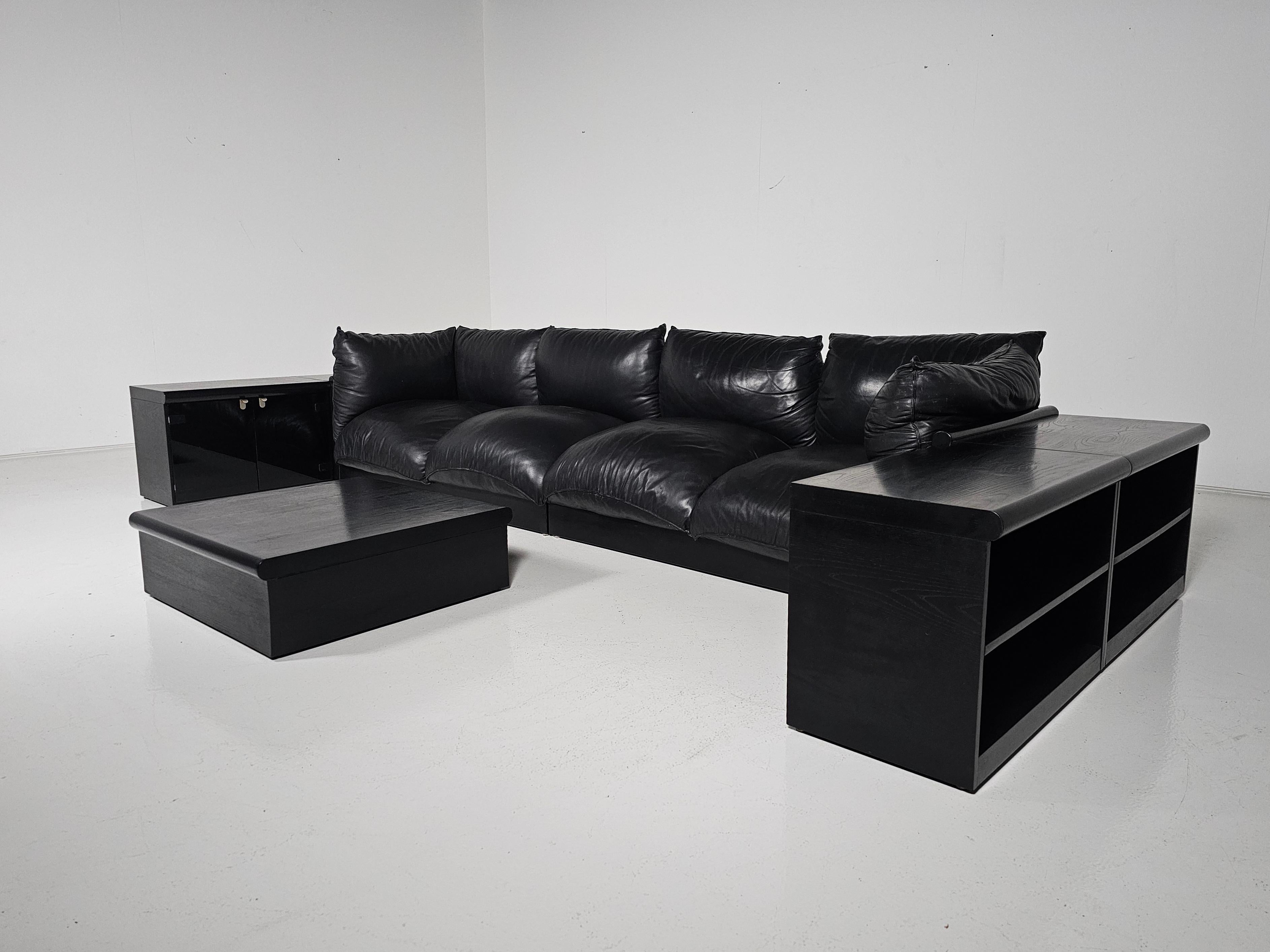 Bois Canapé 'Downs' en cuir noir  par Carlo Bartoli pour Rossi di Albizzate, 1970 en vente