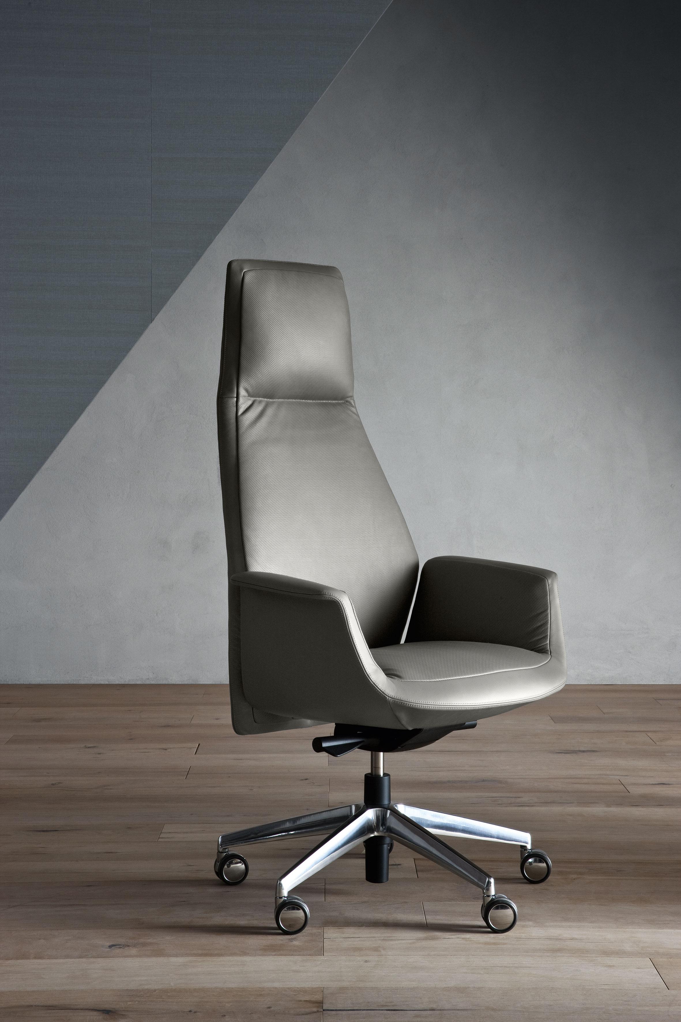 Moderne Chaise de président du Downtown en cuir véritable Pelle SC 28 Seppia gris foncé en vente
