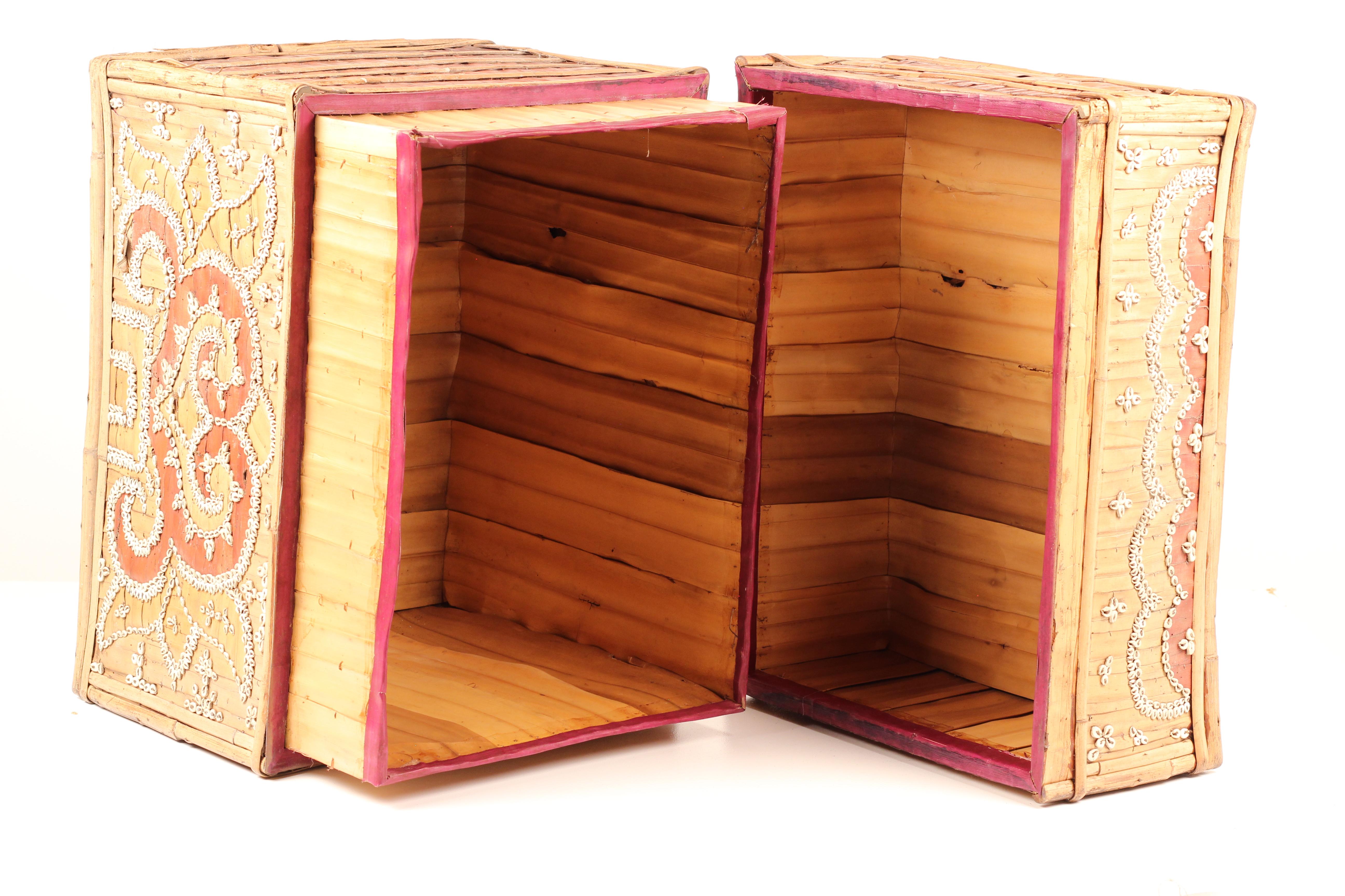 Dowry Box, Lombok Indonesia, Cowrie, Painted Palm & Bamboo 1950’s For Sale 6