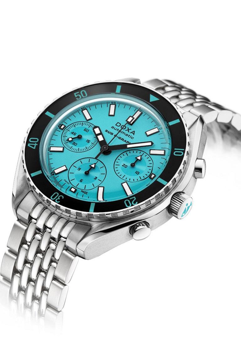 Dans la gamme des montres de plongée développées par DOXA, la SUB 200 C-GRAPH se distingue par un chronographe à remontage mécanique, reconnaissable à ses trois compteurs. Elle est équipée d'un mouvement automatique suisse qui offre une réserve de
