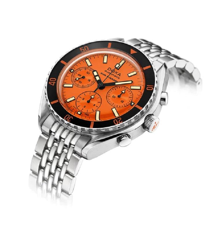 In the line-up of diver's watches developed by DOXA, the SUB 200 C-GRAPH stands out as a mechanically wound chronograph, recognizable by its three counters. It comes equipped with an automatic Swiss movement that provides a power reserve of