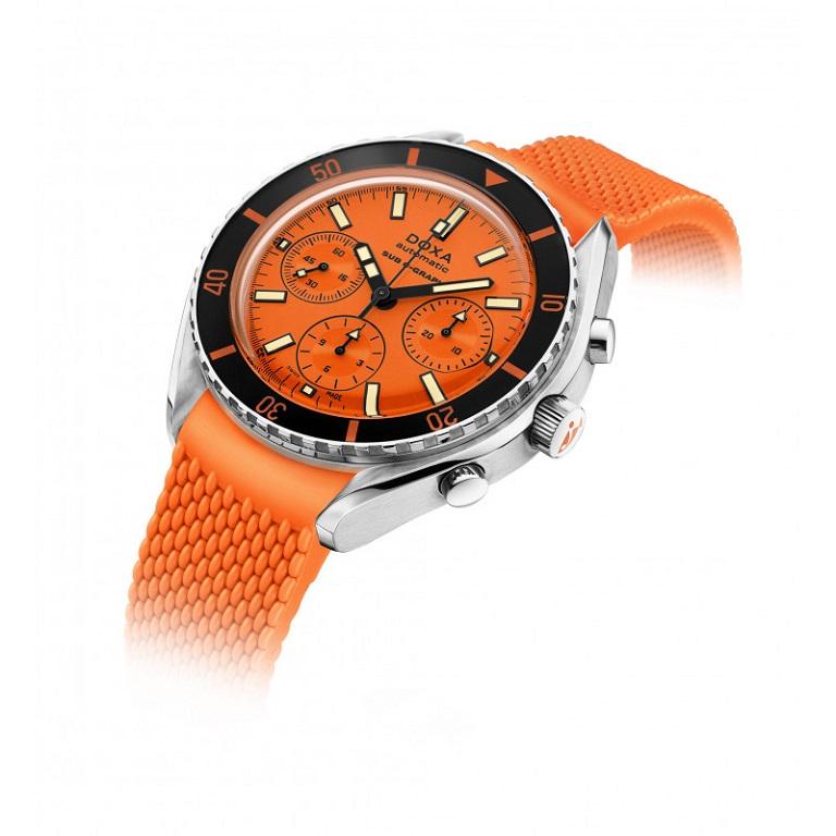 In the line-up of diver's watches developed by DOXA, the SUB 200 C-GRAPH stands out as a mechanically wound chronograph, recognizable by its three counters. It comes equipped with an automatic Swiss movement that provides a power reserve of