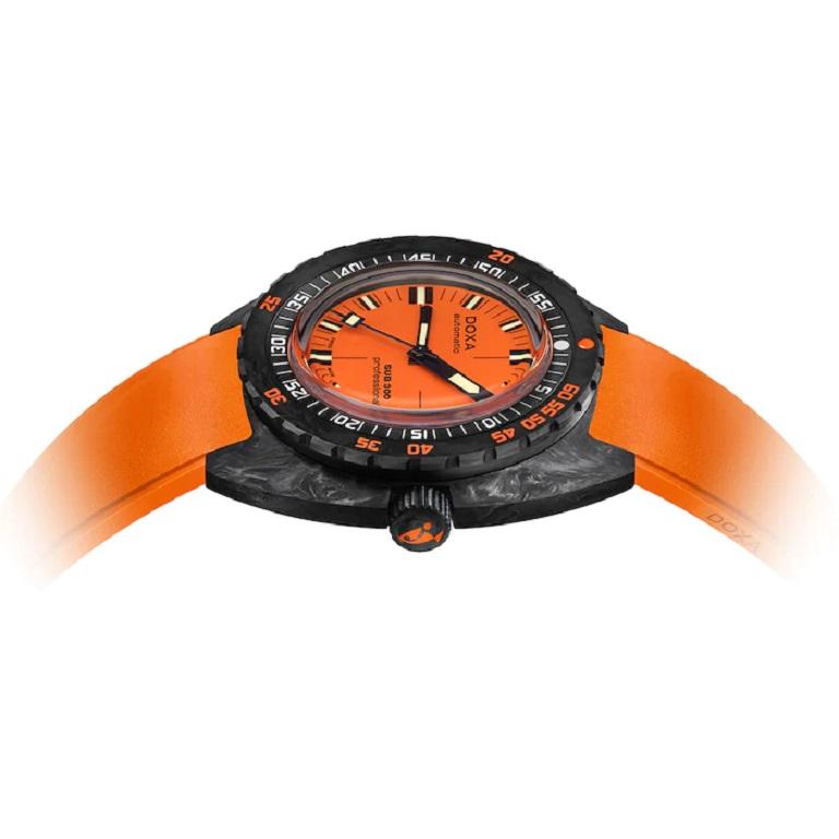 Doxa Sub 300 Carbon Professional Automatic Orange Zifferblatt Herrenuhr 822.70.351.21 im Zustand „Neu“ im Angebot in Wilmington, DE