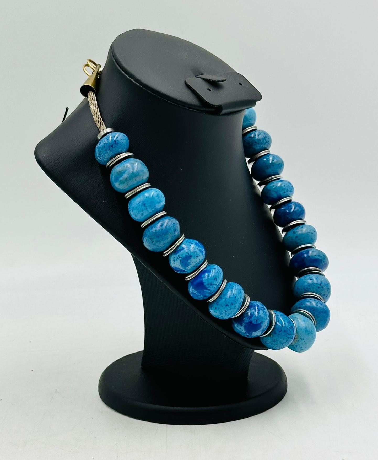 Doyle Lane (1925-2002) Multiperlenkette Blaue Keramikperlen. Original-Keramik im Zustand „Gut“ im Angebot in Los Angeles, CA