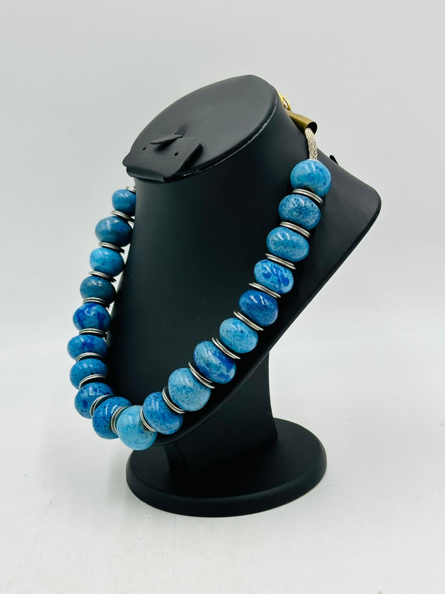 Doyle Lane (1925-2002) Multiperlenkette Blaue Keramikperlen. Original-Keramik im Angebot 1