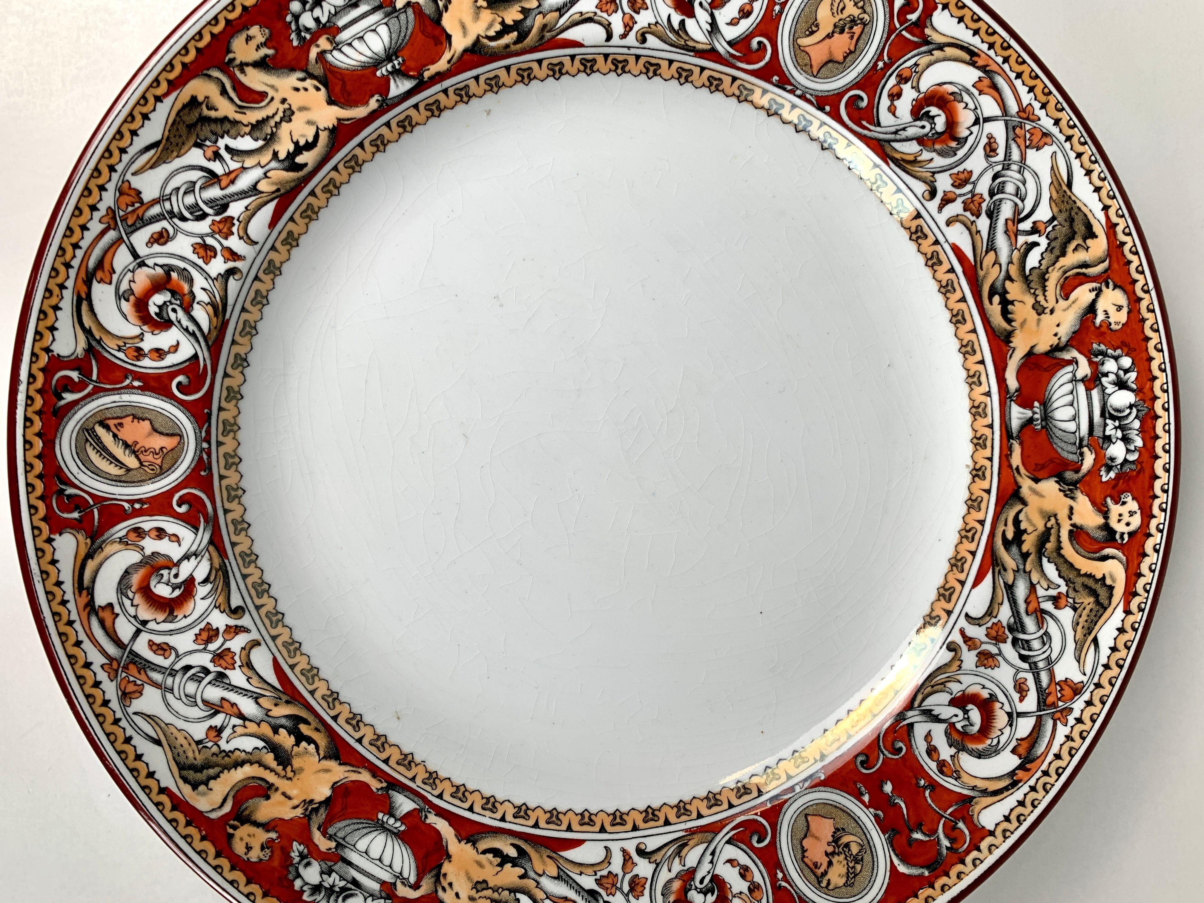 Douzaine d'assiettes plates néoclassiques en pierre de fer fabriquées par Minton vers 1860 Bon état - En vente à Katonah, NY