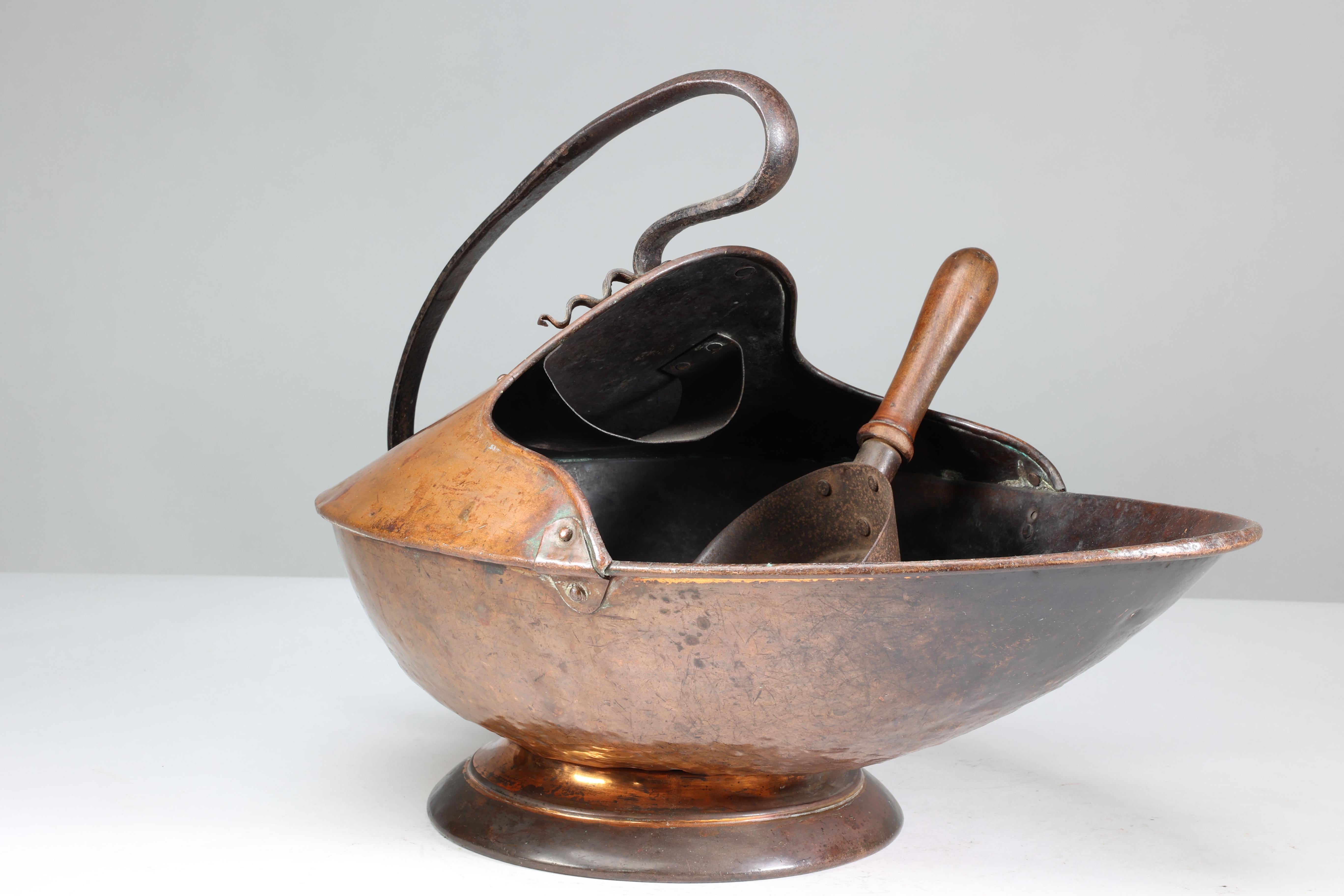 Dr C Dresser Benham & Froud. An Aesthetic Movement brass fire bucket and shovel. For Sale 2