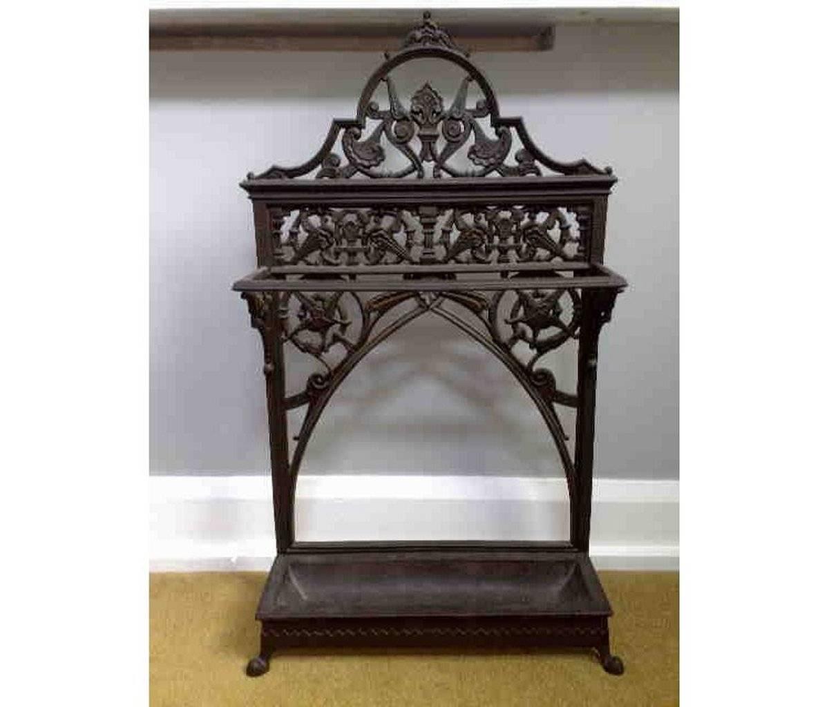 Mouvement esthétique A.I.C Dresser An Aesthetic Movement Cast Iron Stick Stand Made By Coalbrookdale en vente