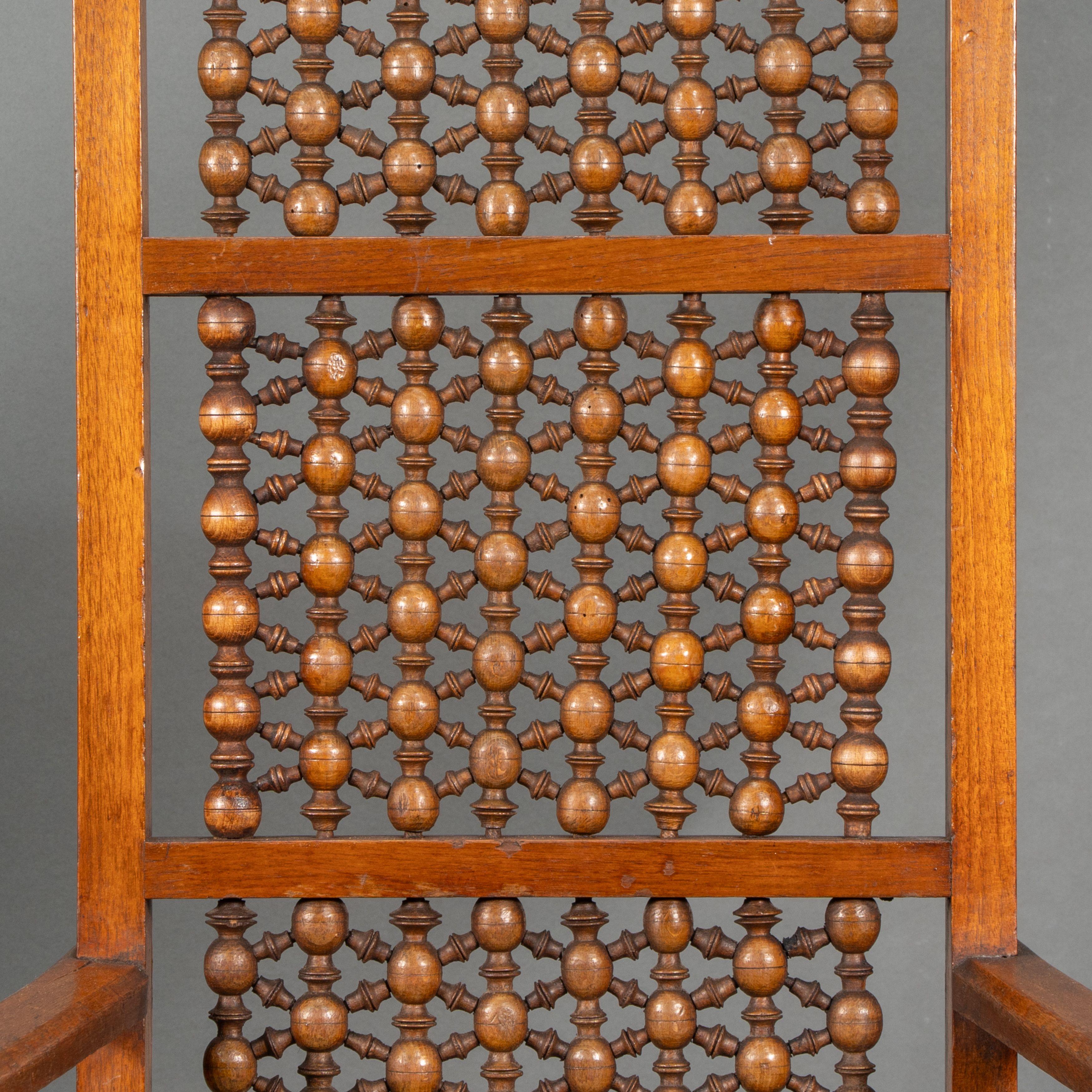 A.I.C., attribuito. Una poltrona in noce in stile moresco in vendita 7