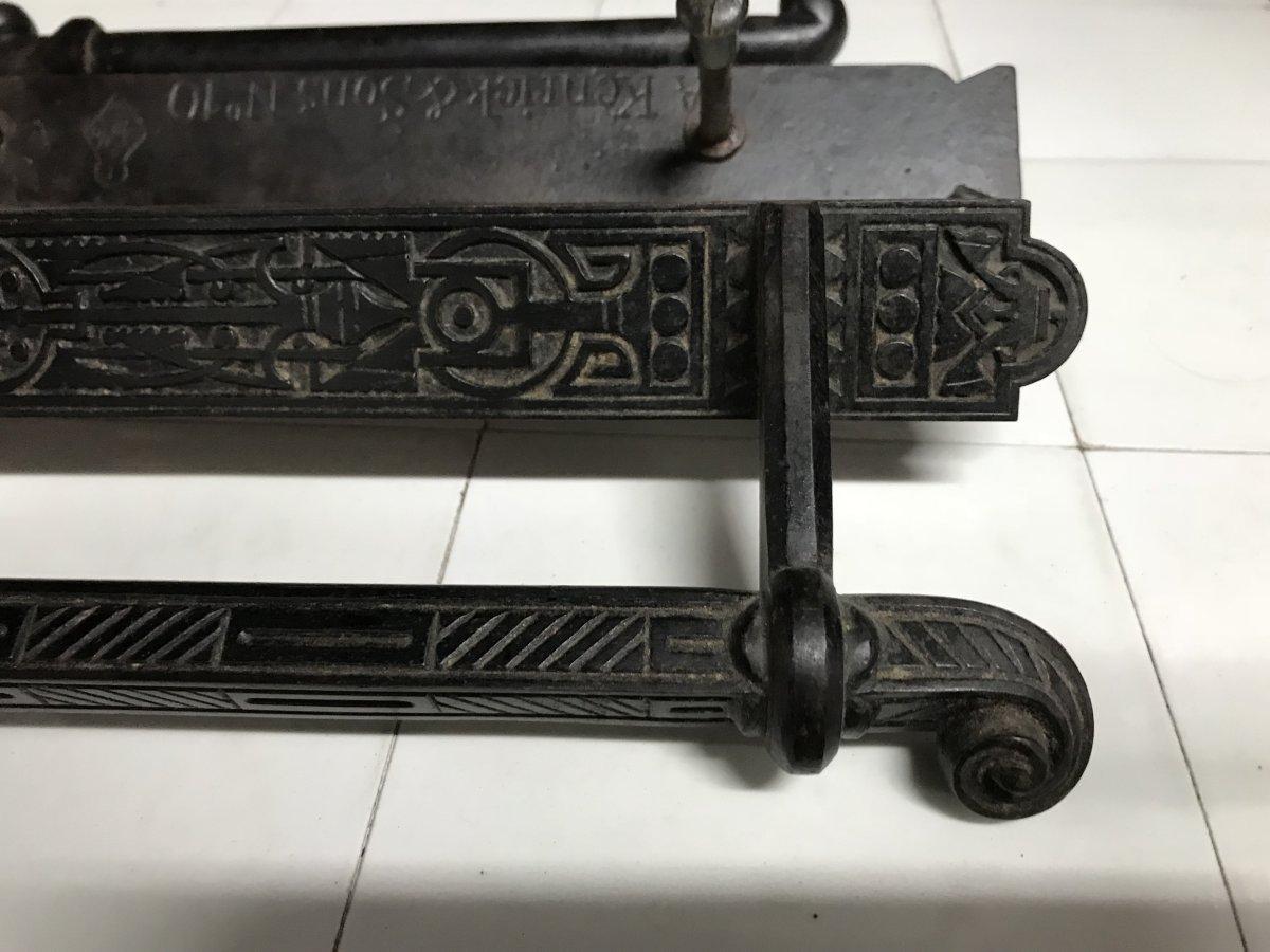 Dr C Dresser, Kenrick A Pair of Aesthetic Movement Cast Iron Torii Style Handles In Good Condition For Sale In London, GB