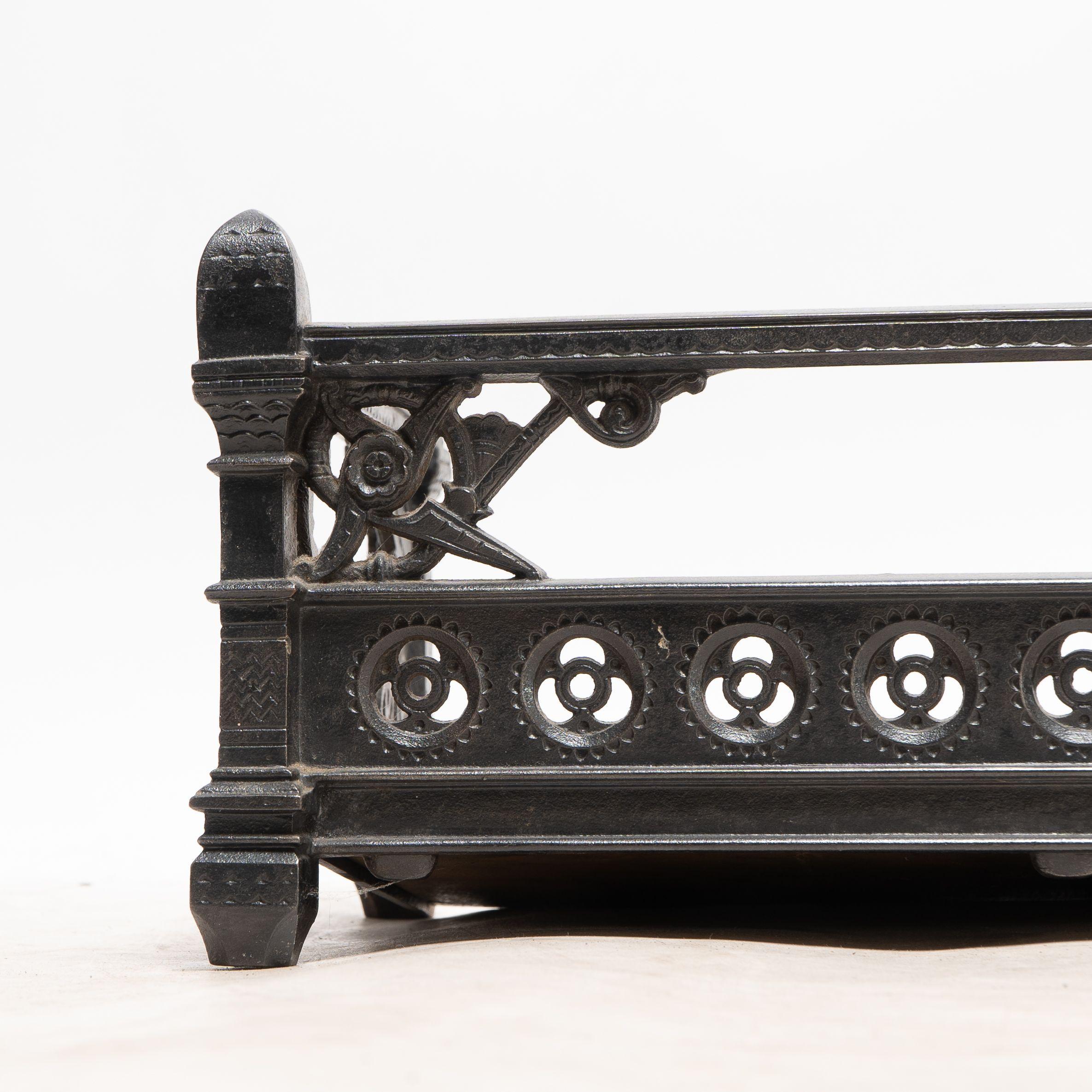 Dr Christopher Dresser pour Coalbrookdale. Une aile en fonte d'Aesthetic Movement Bon état - En vente à London, GB