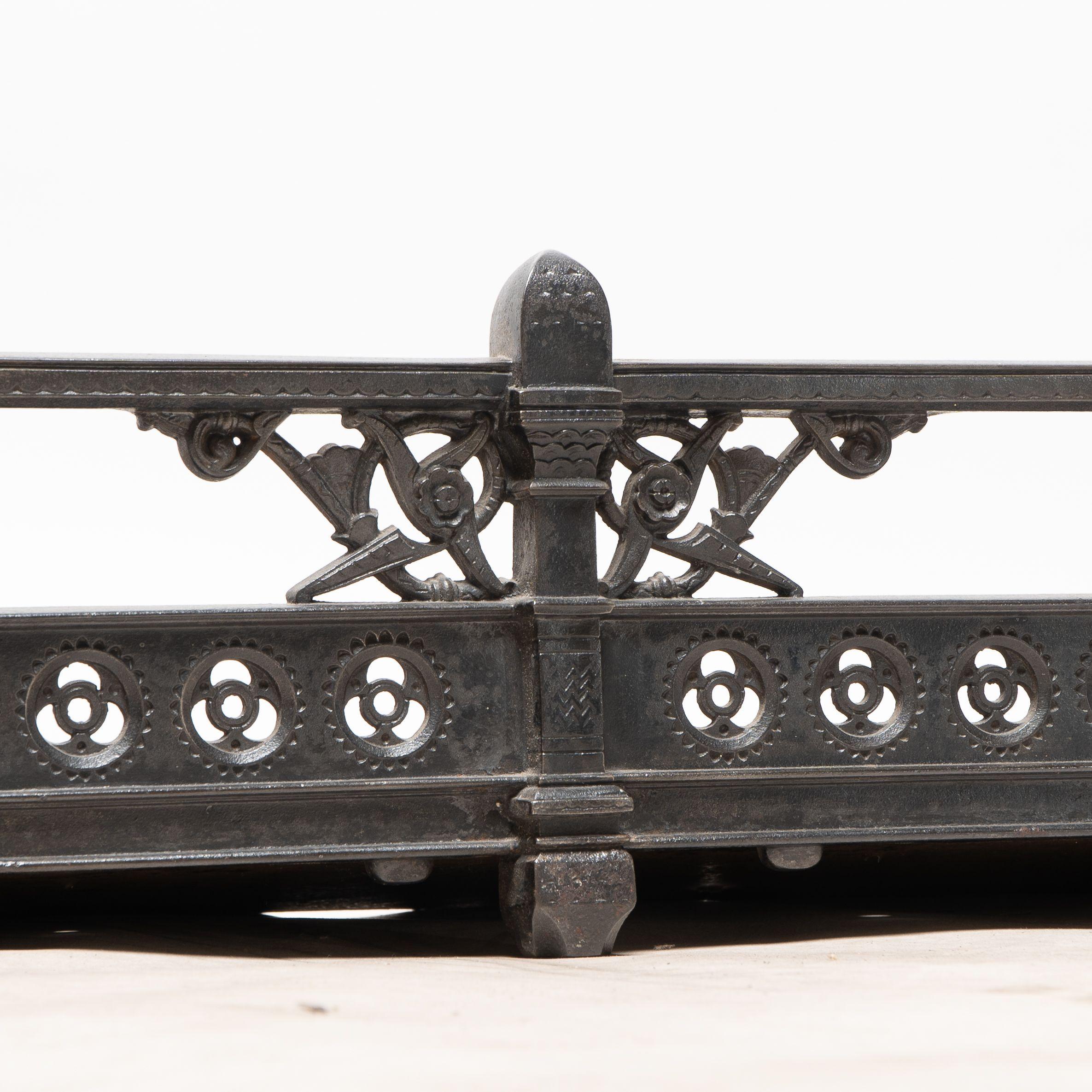 Fin du XIXe siècle Dr Christopher Dresser pour Coalbrookdale. Une aile en fonte d'Aesthetic Movement en vente