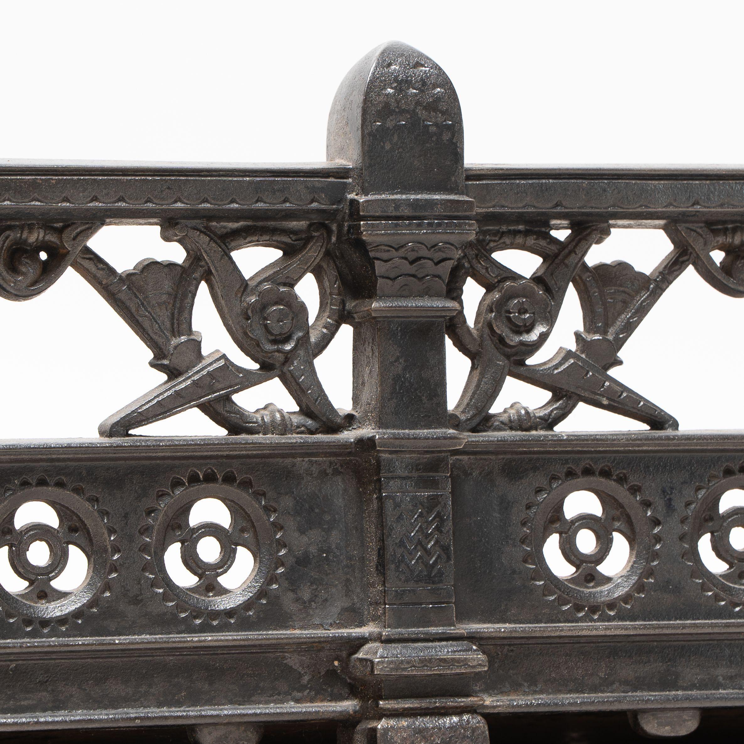 Fer Dr Christopher Dresser pour Coalbrookdale. Une aile en fonte d'Aesthetic Movement en vente