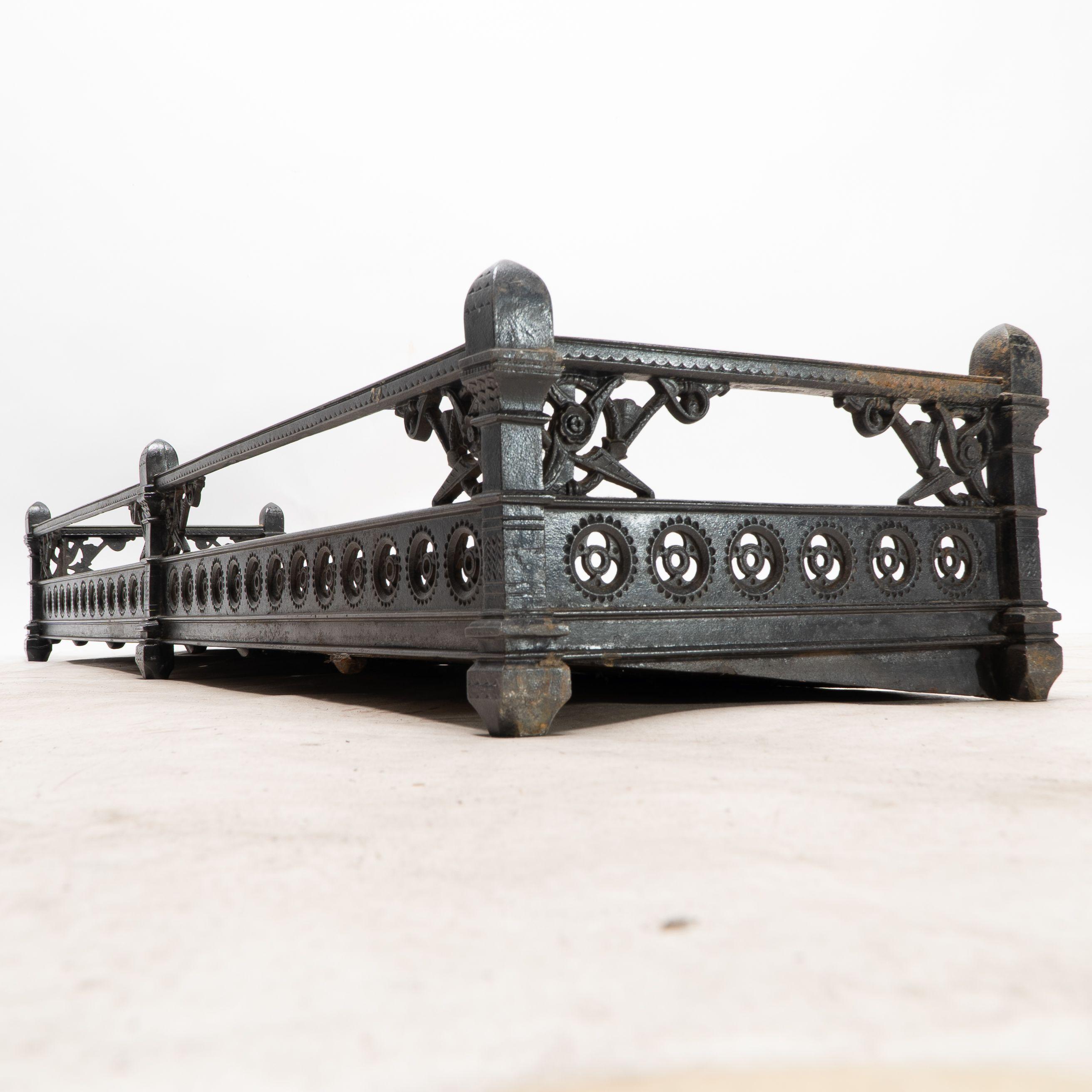 Dr Christopher Dresser pour Coalbrookdale. Une aile en fonte d'Aesthetic Movement en vente 1