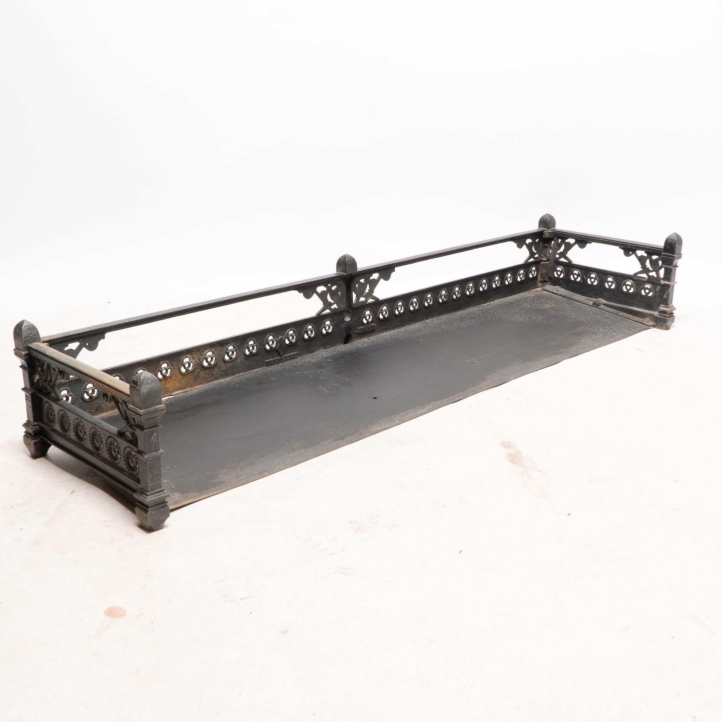 Dr Christopher Dresser pour Coalbrookdale. Une aile en fonte d'Aesthetic Movement en vente 2