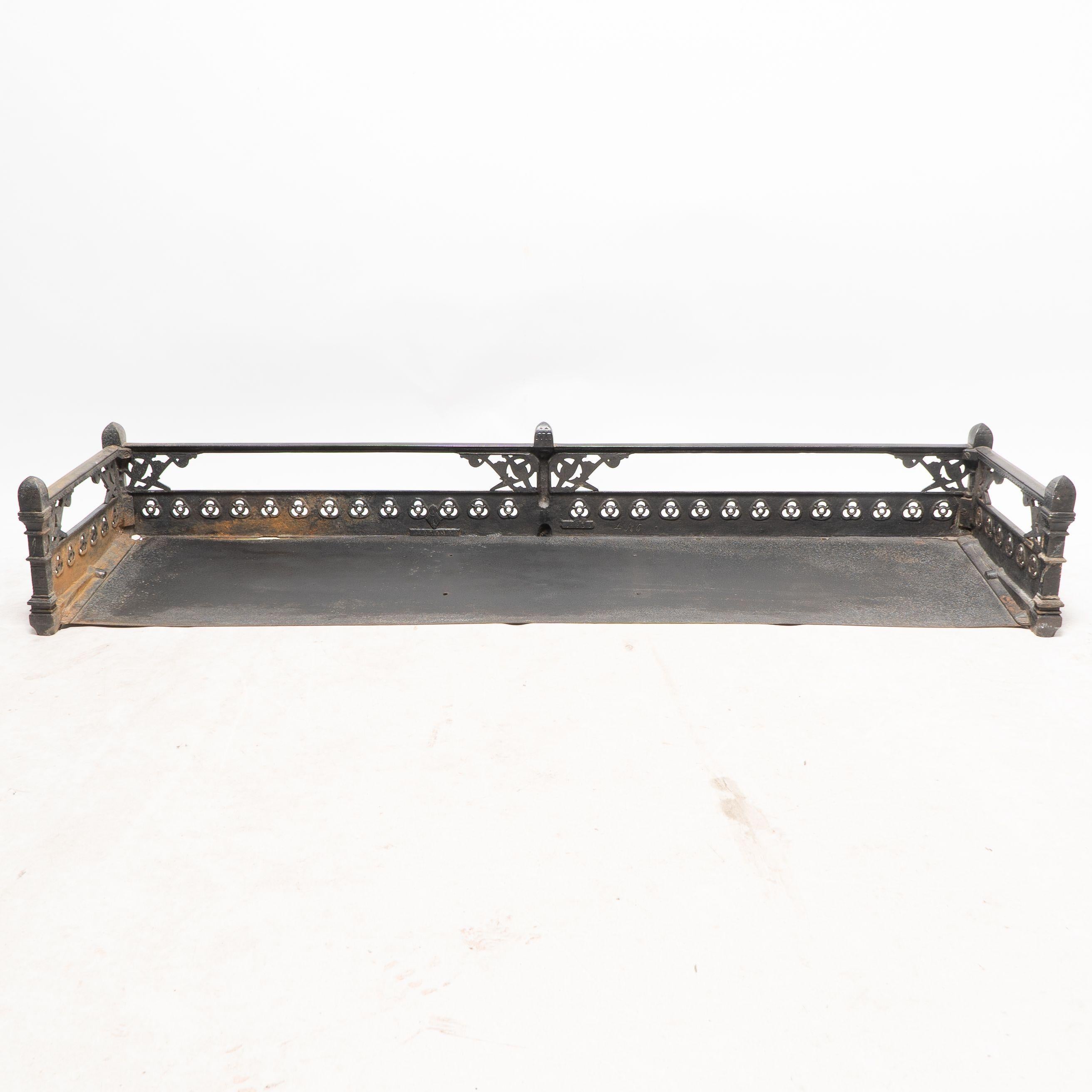 Dr Christopher Dresser pour Coalbrookdale. Une aile en fonte d'Aesthetic Movement en vente 3