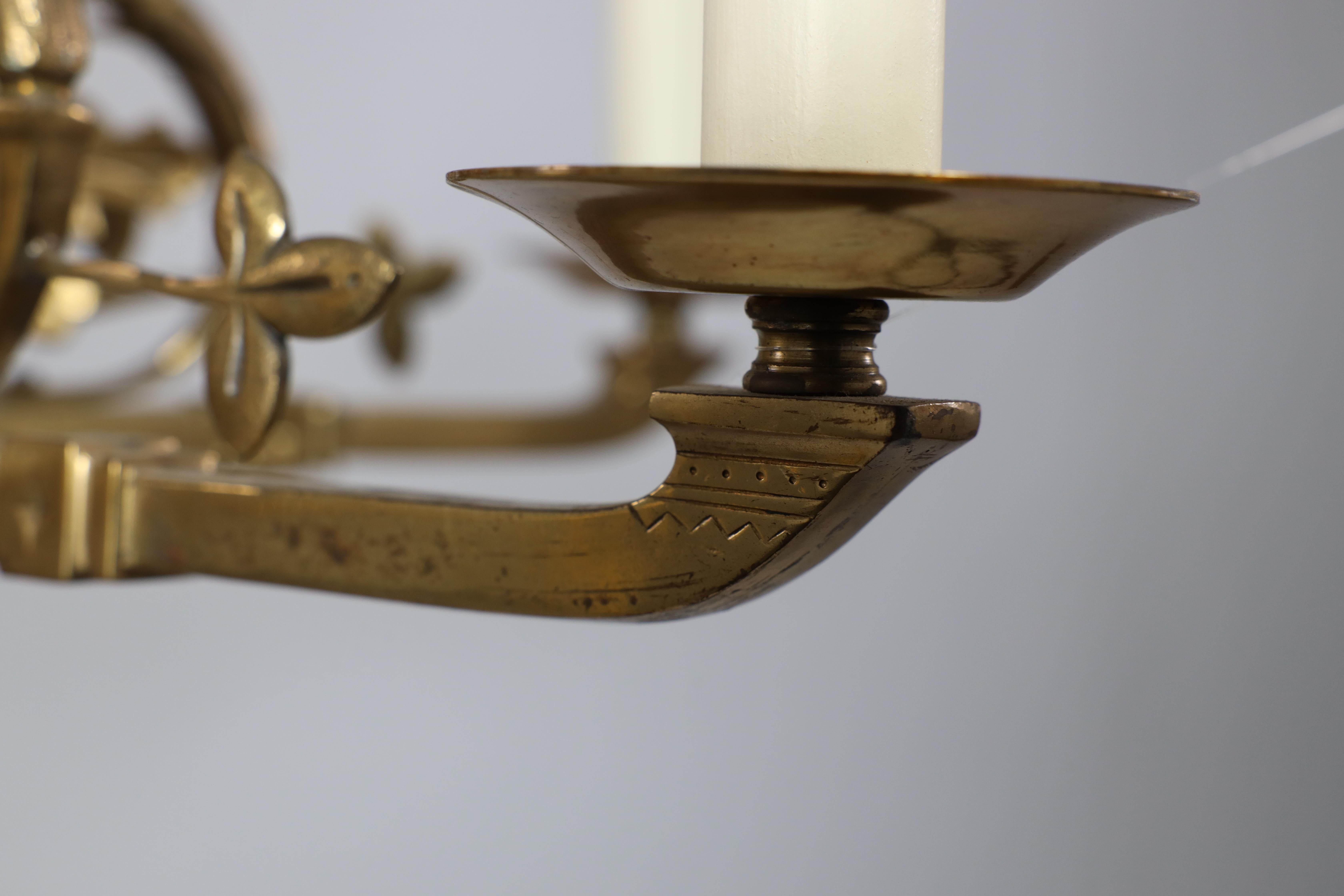 Dr. Christopher Dresser (modo). Lampadario a cinque bracci in ottone dell'Aesthetic Movement in vendita 11