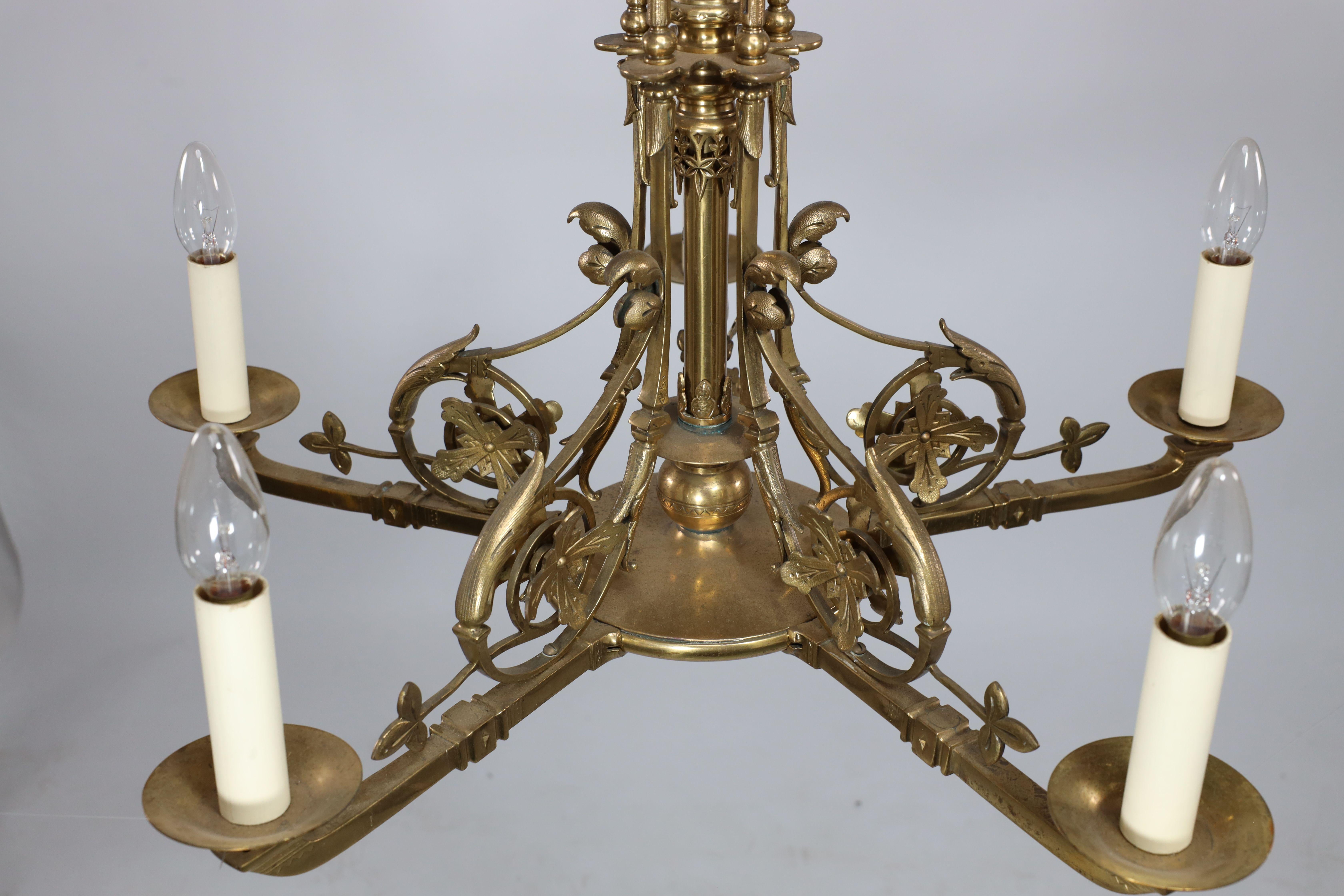Estetismo Dr. Christopher Dresser (modo). Lampadario a cinque bracci in ottone dell'Aesthetic Movement in vendita