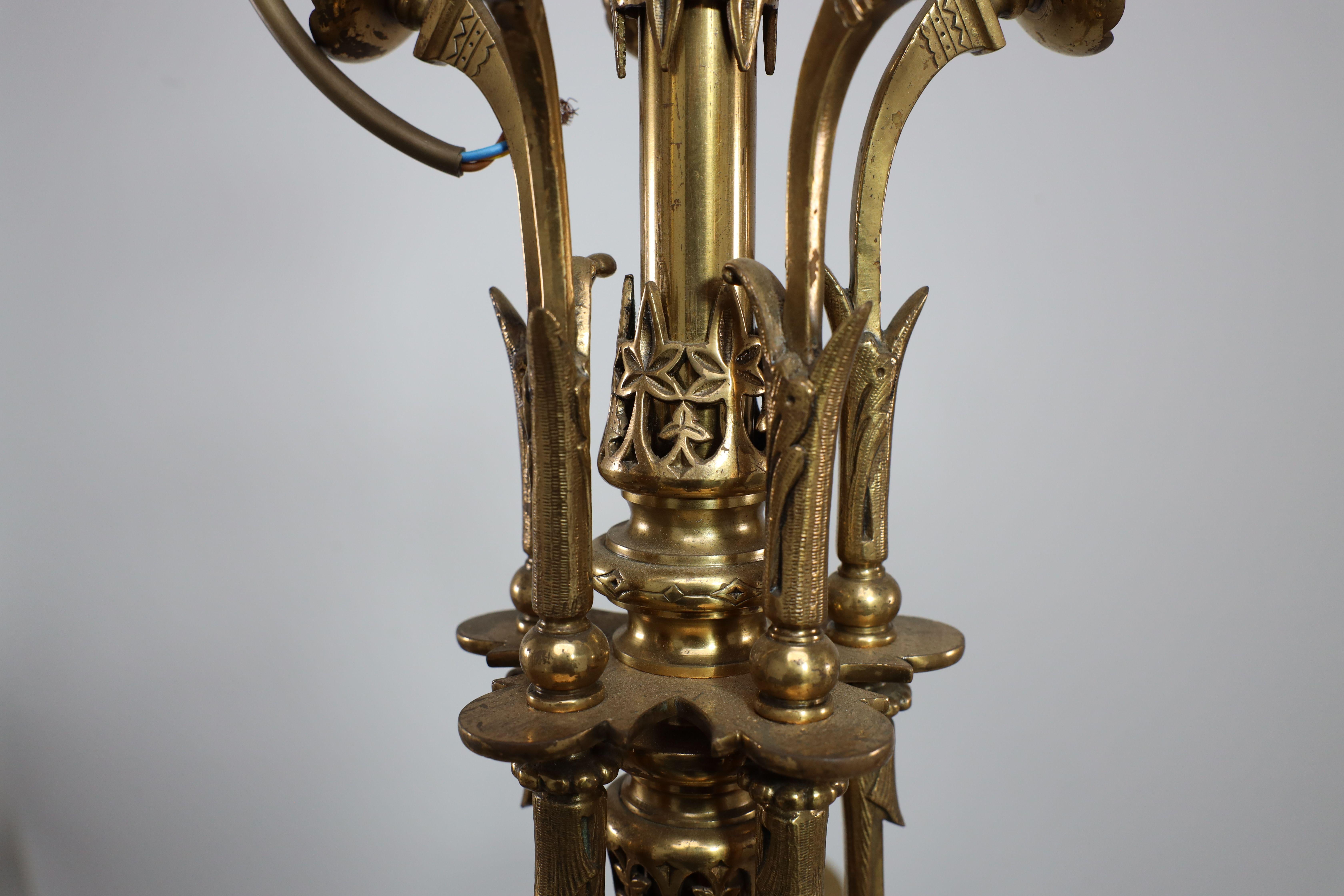 Dr. Christopher Dresser (modo). Lampadario a cinque bracci in ottone dell'Aesthetic Movement in vendita 1
