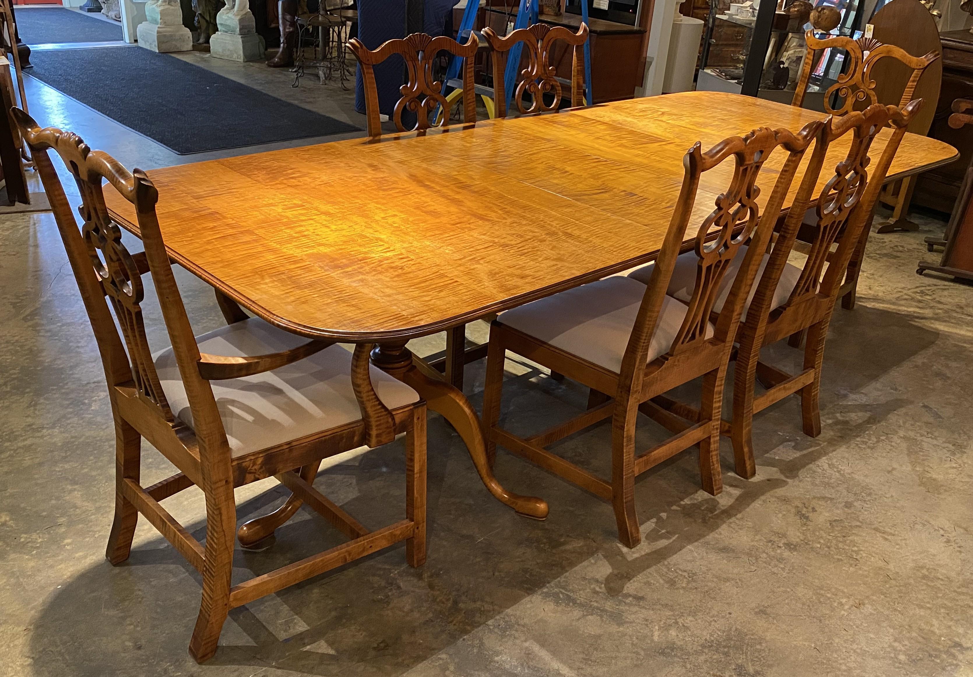 D.R. Table de salle à manger Dimes à double piédestal avec deux feuilles et six chaises en vente 10