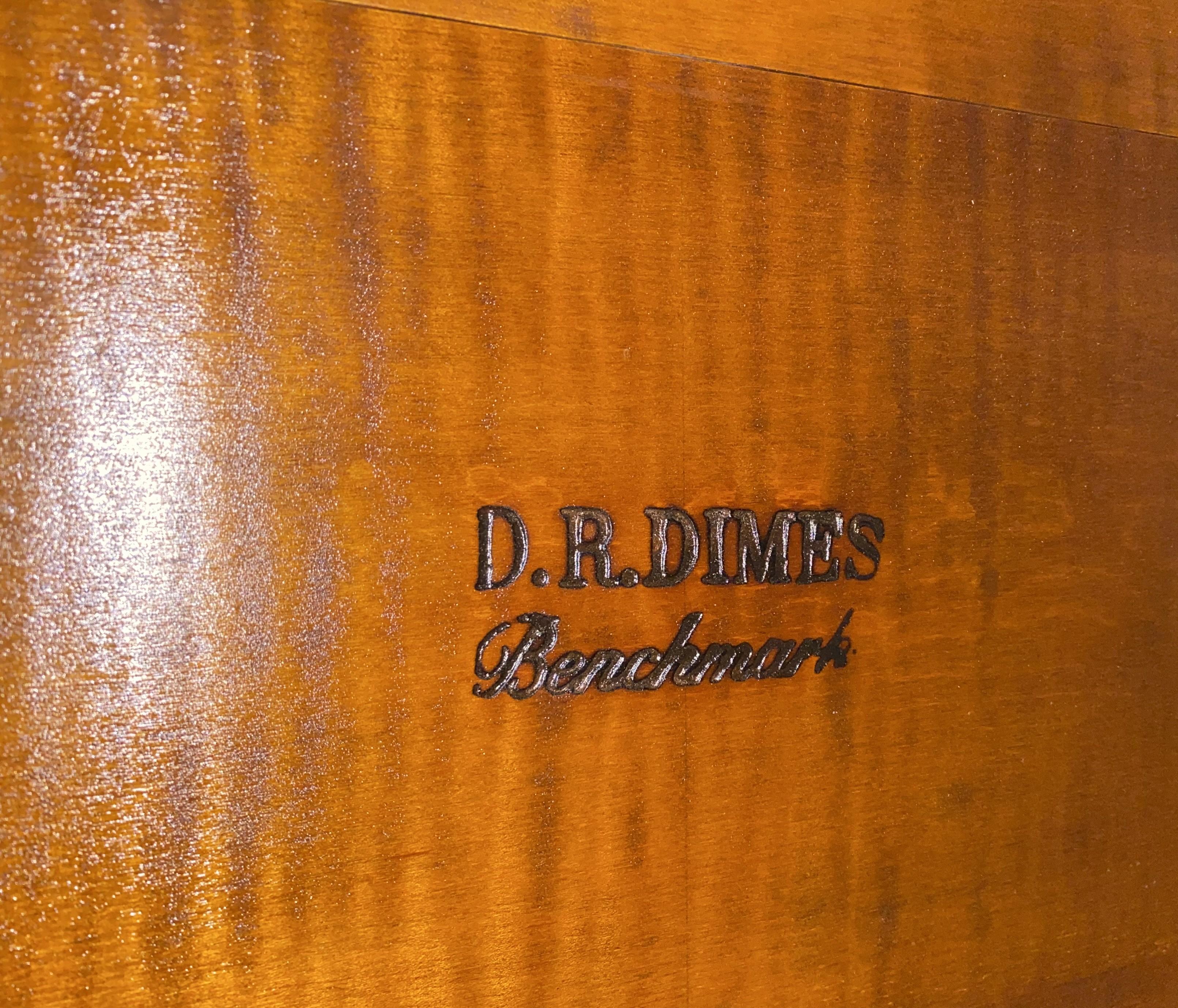 D.R. Table de salle à manger Dimes à double piédestal avec deux feuilles et six chaises en vente 11