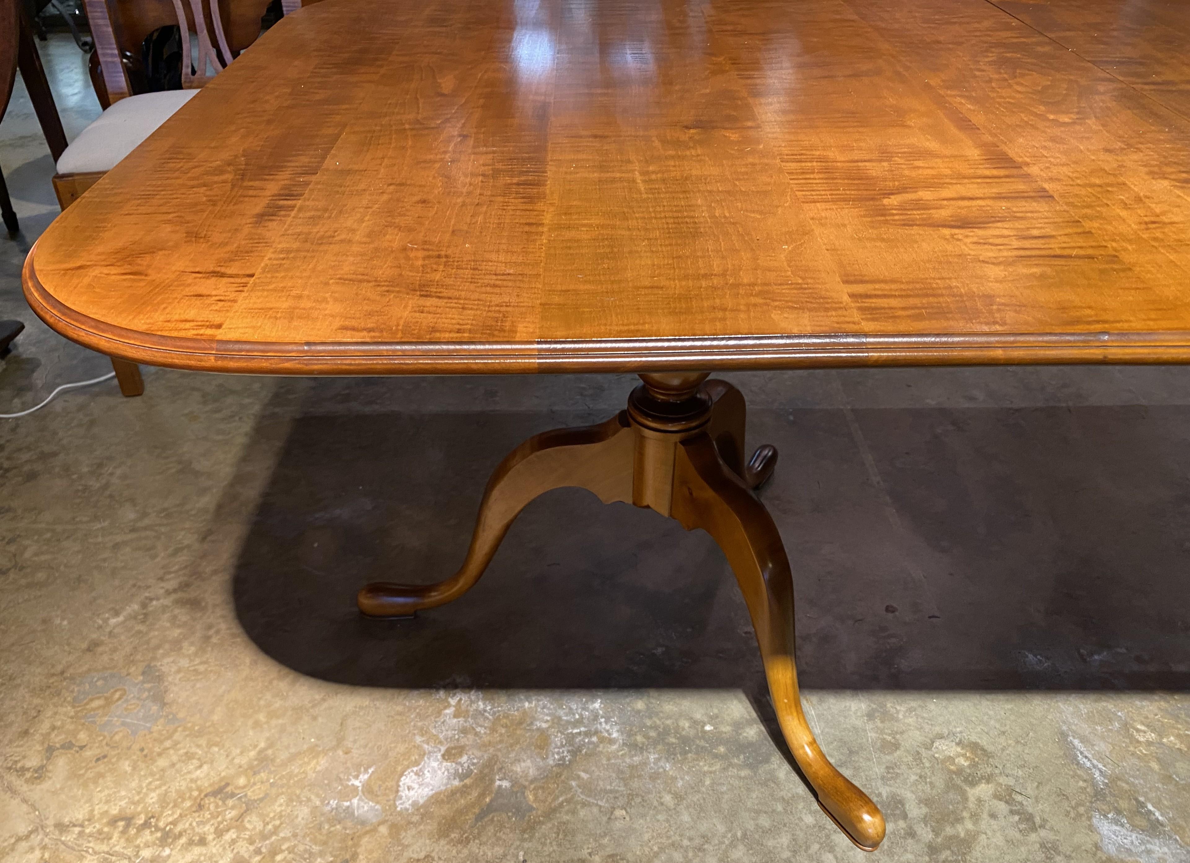 Américain D.R. Table de salle à manger Dimes à double piédestal avec deux feuilles et six chaises en vente