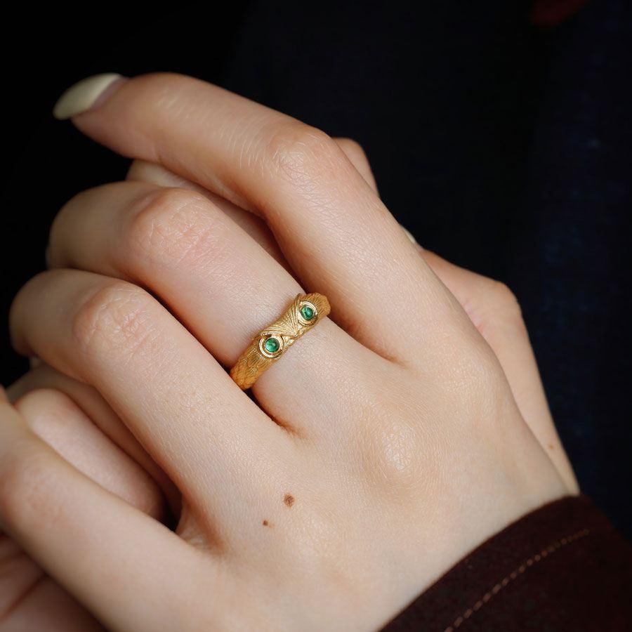 Dr. Owl Emerald Eye Band 18K Yellow Gold Open Ring In New Condition For Sale In Suwanee, GA