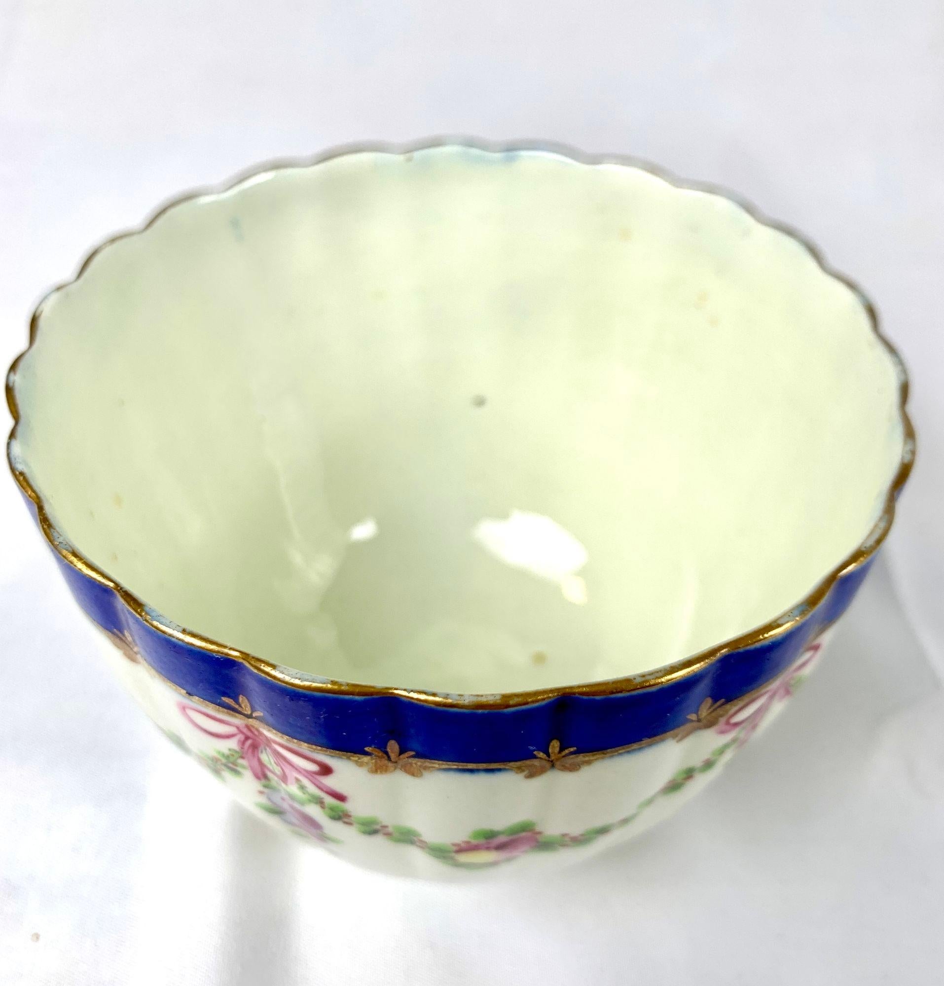 Dr. Wall Caja de azúcar Worcester de la primera época Inglaterra Circa 1775 en Excelente estado para la venta en Katonah, NY