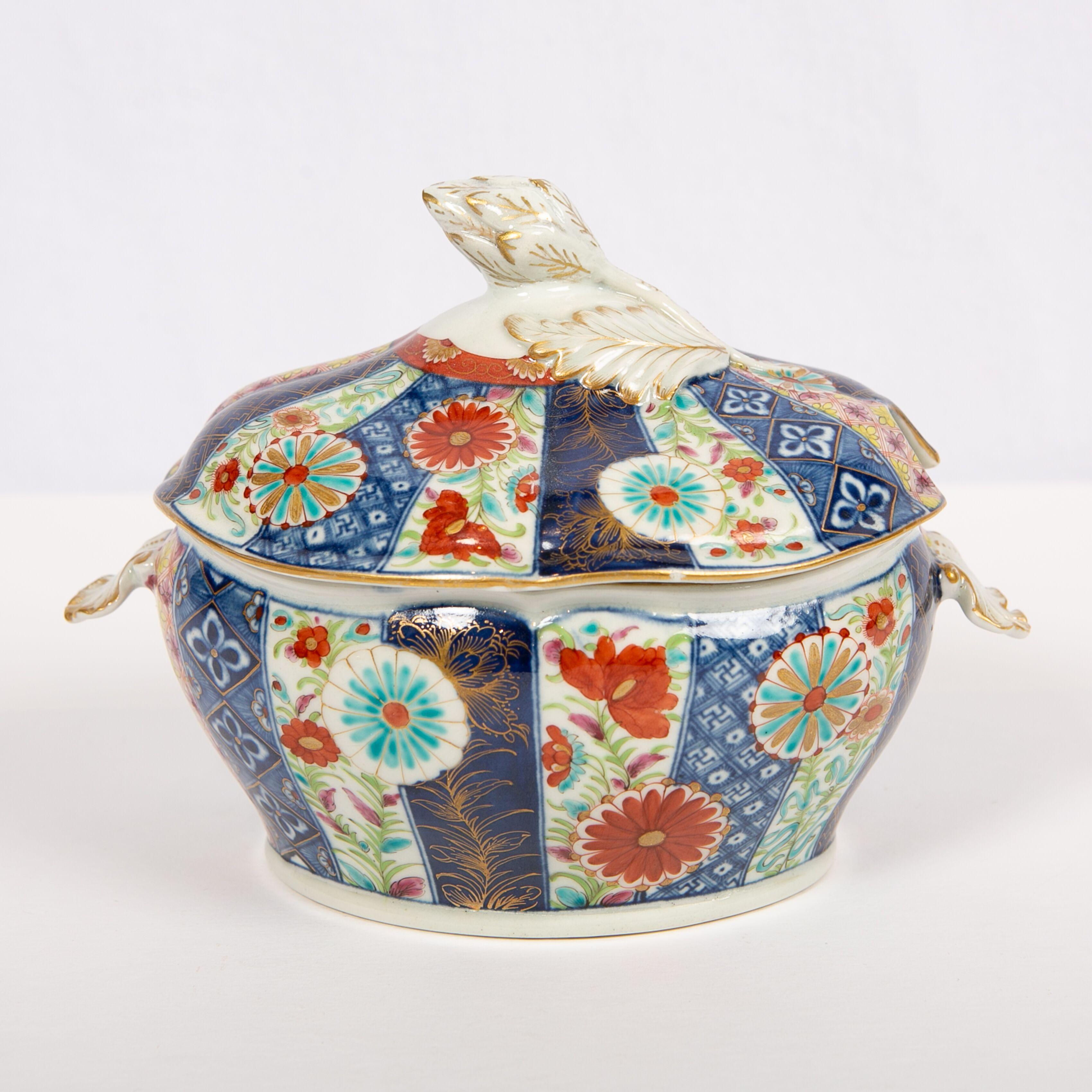 We are proud to offer this beautiful 18th century Mosaic pattern Worcester sauce tureen, cover, and stand. Made in the First Period of Worcester Porcelain, circa 1765, it is hand painted in an ornate Imari inspired pattern. The design shows sixteen