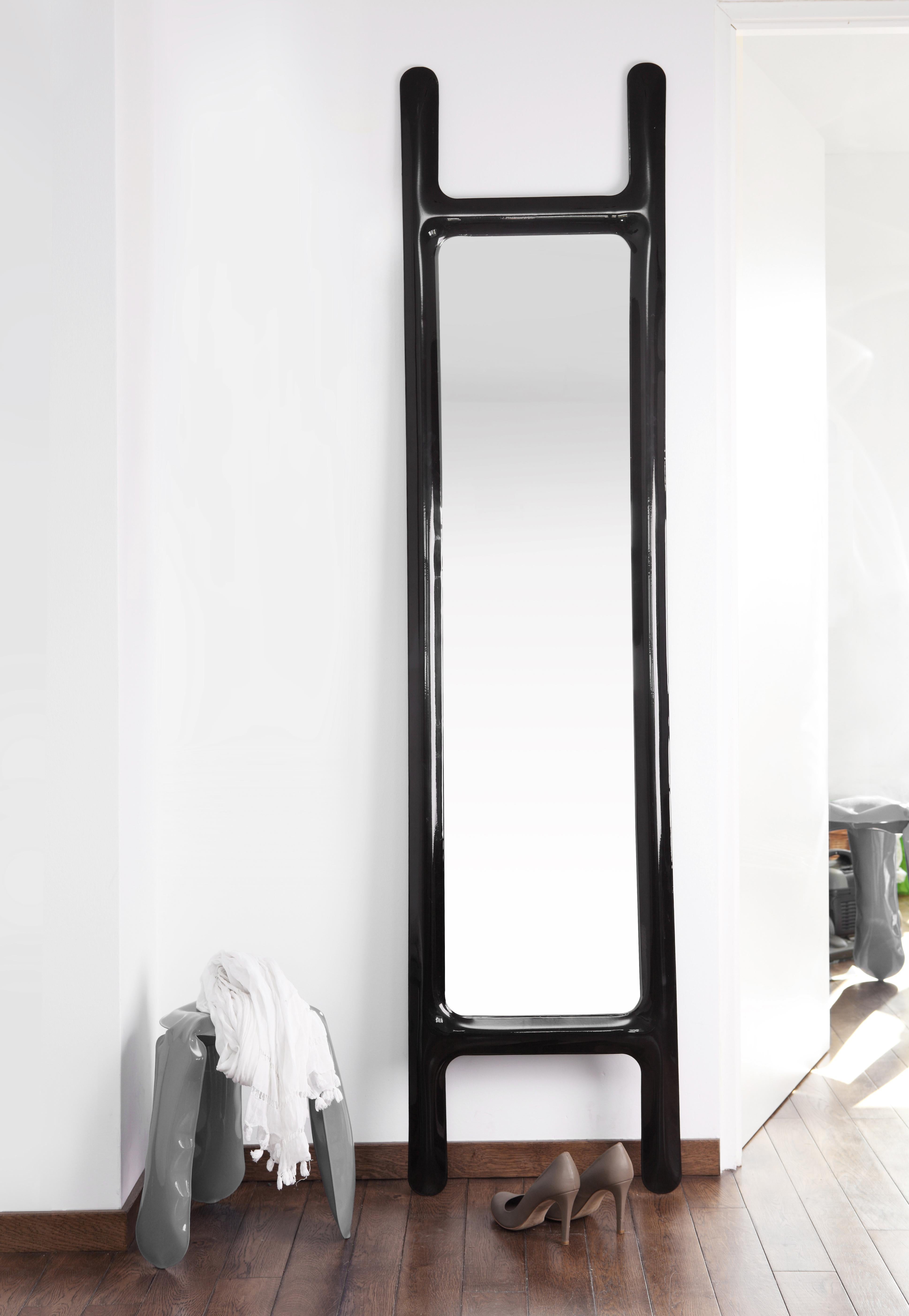 Drab mirror by Zieta 
Beige

Colored steel (black, white or grey) or stainless steel (inox).

Measures: 188 x 46 x 6 cm.

Zieta is best known for his collection of stools “Plopp” made through the technologist Fidu. With the same principle