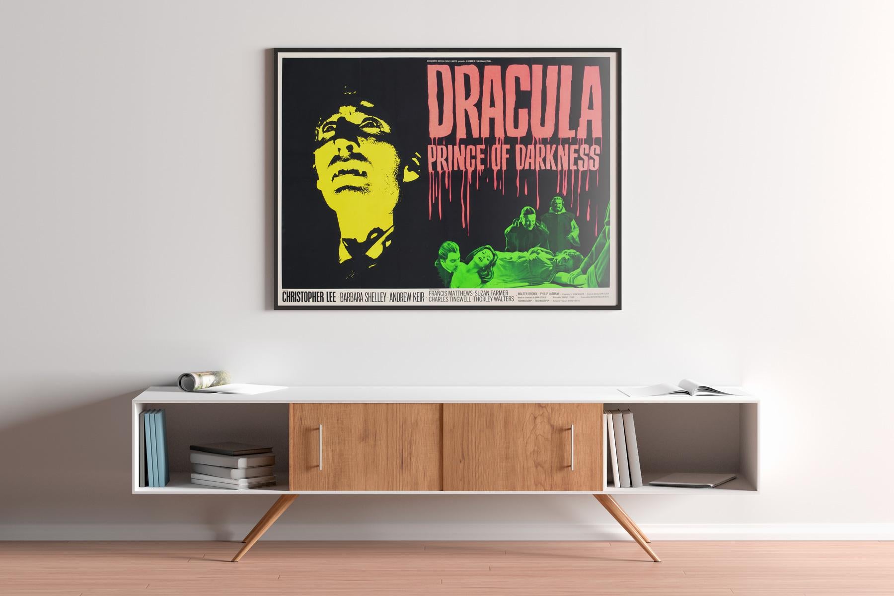 Dieses britische Vierfach-Filmplakat für Dracula: Fürst der Finsternis ist einer der heiligen Grale für Hammer Horror-Sammler. Chantrell präsentiert mit einem bluttriefenden Titel und einem in Tagesleuchtfarben gehaltenen 