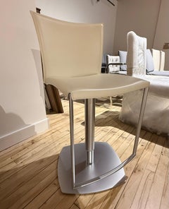 Taburete Draenert 'Nobile' regulable en altura, de cuero con núcleo color crema