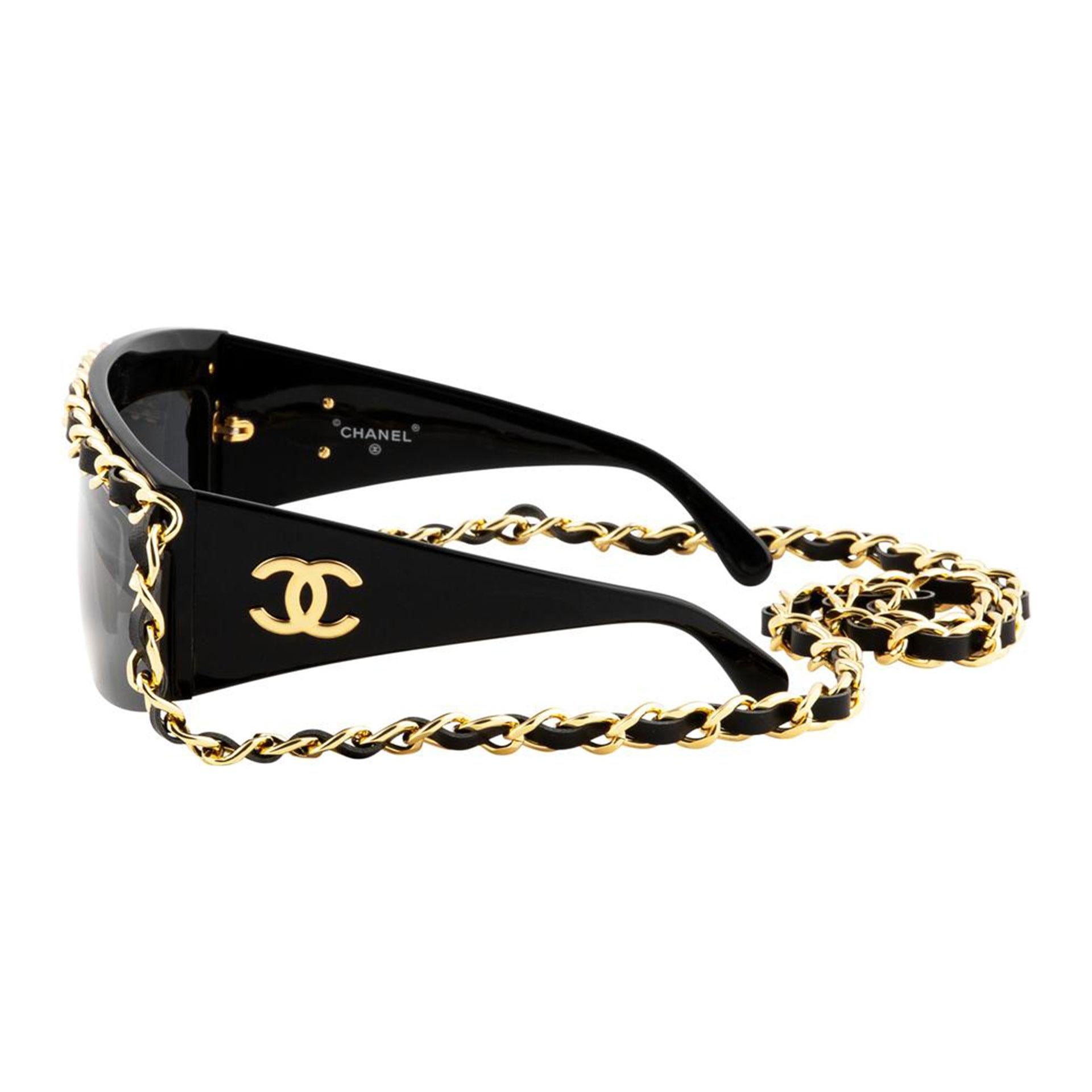 Chanel Black and Gold Rare Vintage Runway Long Chain Necklace Sunglasses In Good Condition For Sale In Miami, FL