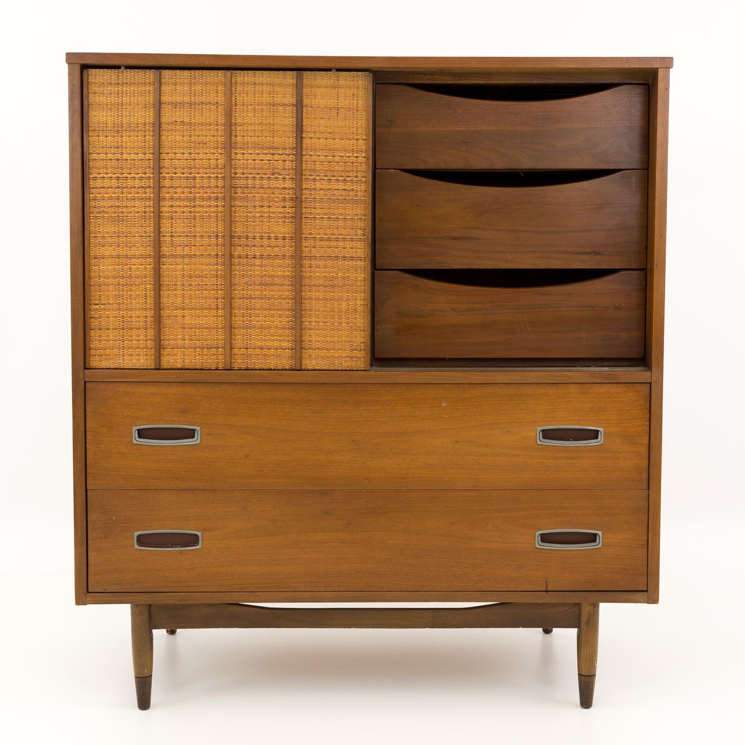 Mainline by Hooker mid century caned highboy dresser chest

Highboy measures: 42 wide x 20 deep x 46.75 inches high

?All pieces of furniture can be had in what we call restored vintage condition. That means the piece is restored upon purchase