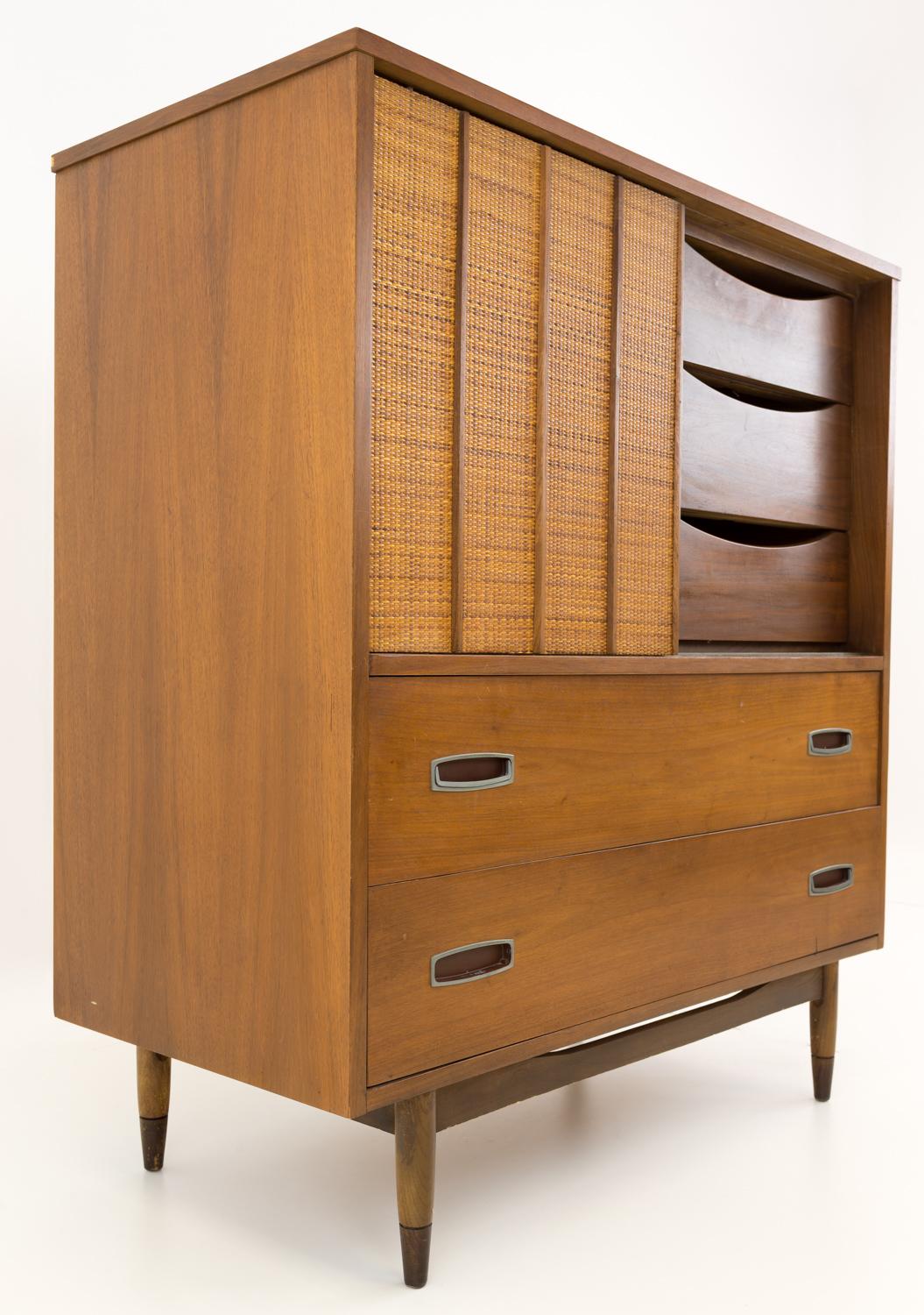 Americano Mainline by Hooker - Cassettiera Highboy a canne del Medio Secolo in vendita