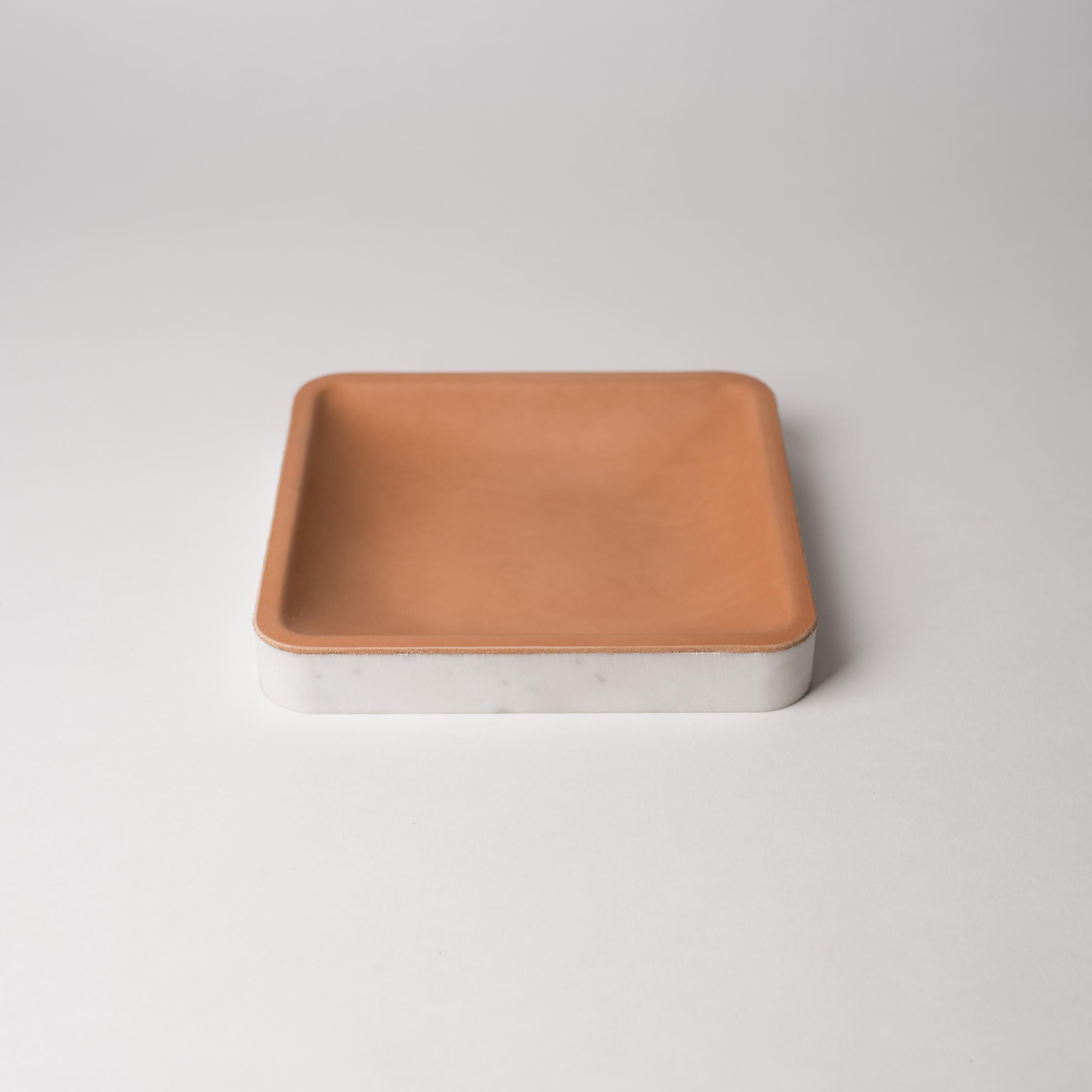 Minimalist Draft Tray, Medium Circle, Marble and Leather Table Top Valet Tray For Sale