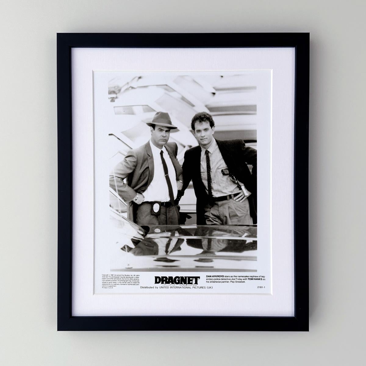Photo publicitaire originale 8x10 inches pour Dragnet (1987). Réalisé et co-écrit par Tom Mankiewicz. Avec Dan Aykroyd et Tom Hanks

Les photos de publicité (film/production) ont été créées pour aider les studios à promouvoir leurs nouveaux films.