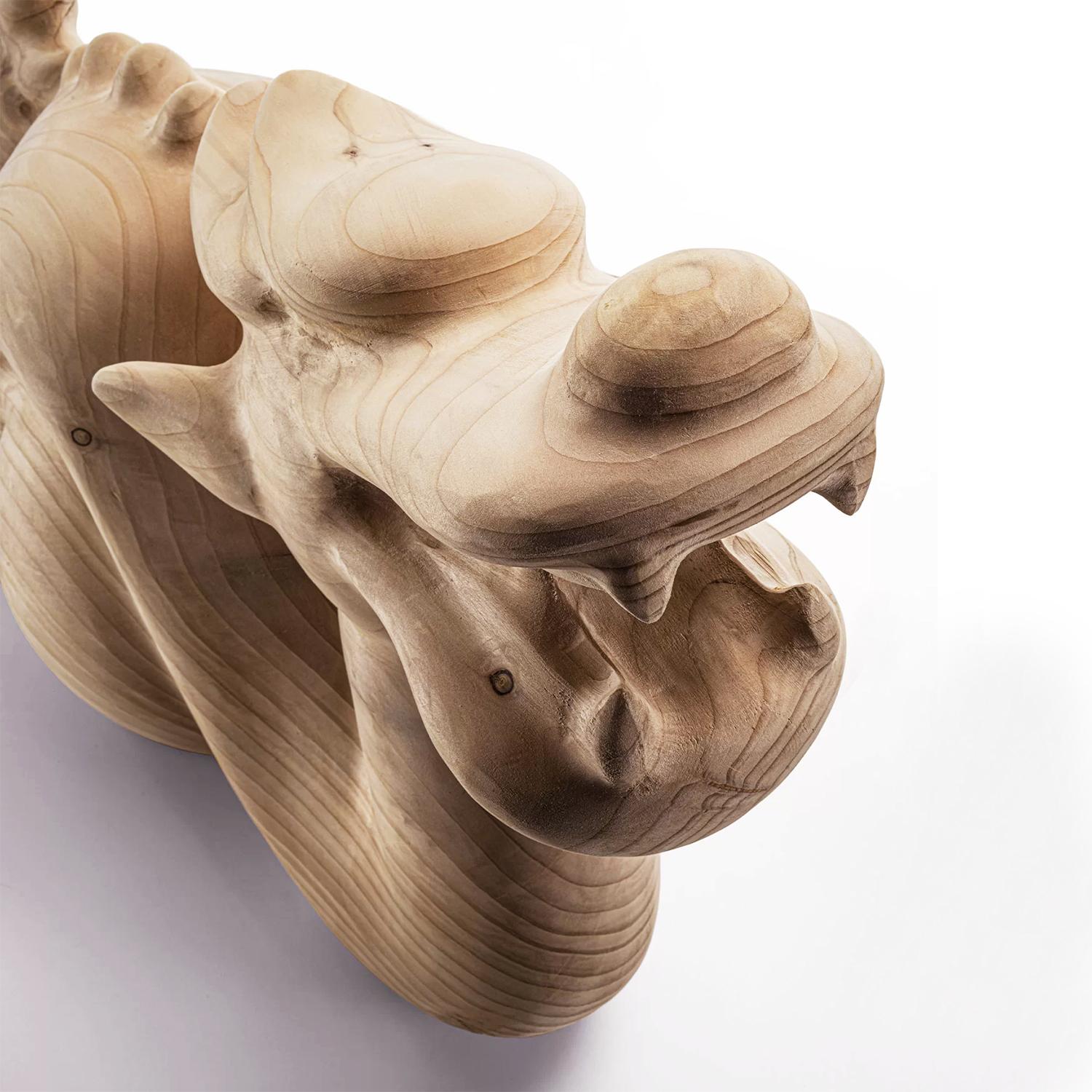 Fatto a mano Scultura di drago in cedro in vendita