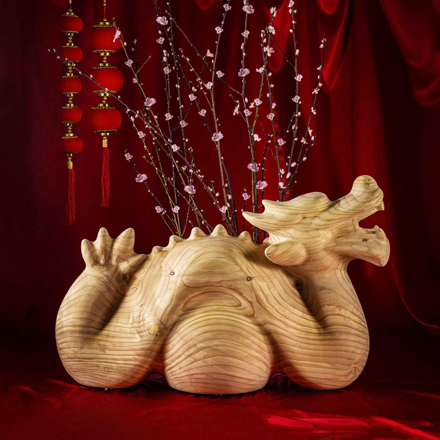 XXI secolo e contemporaneo Scultura di drago in cedro in vendita
