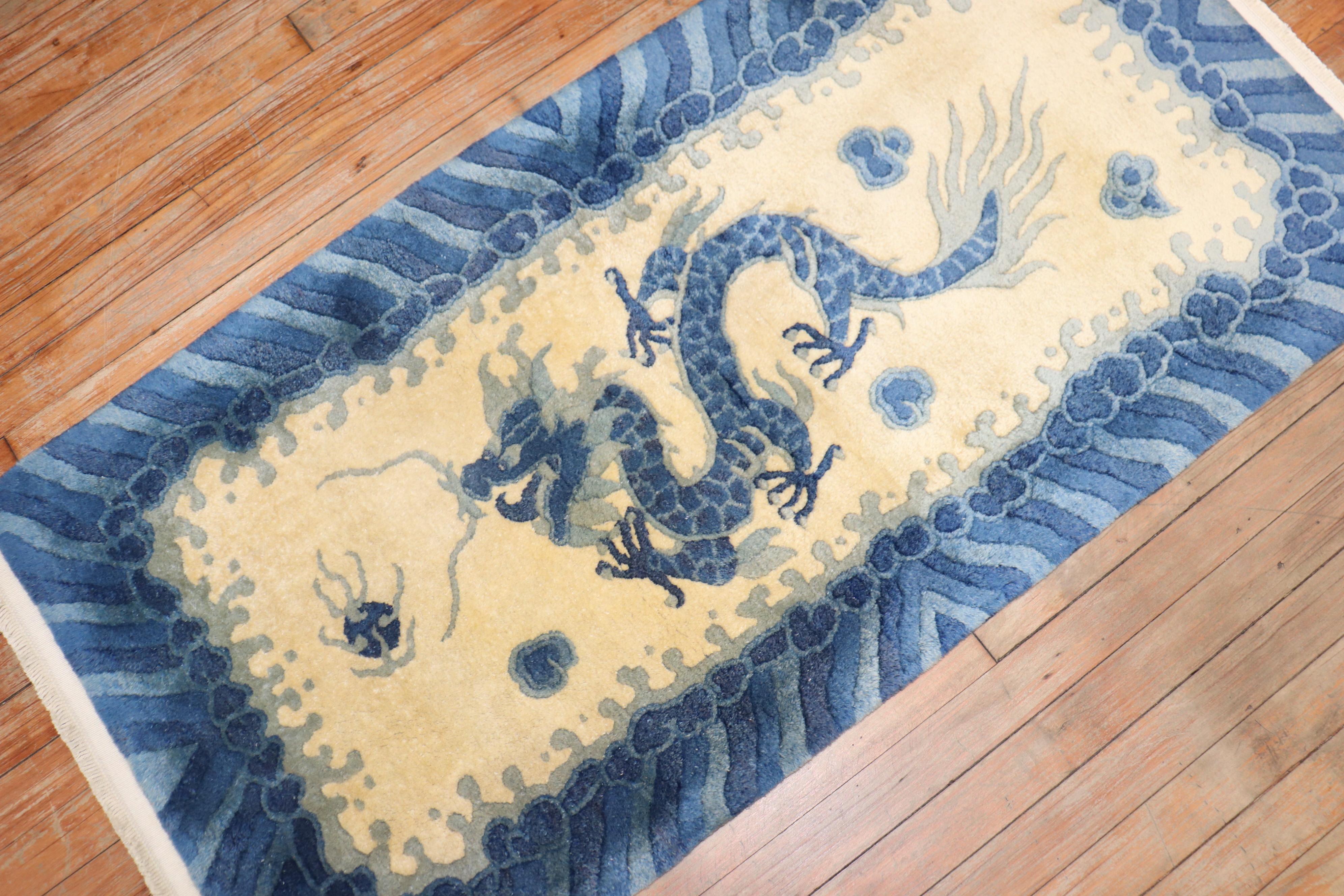 Dragon Chinese Rug In Excellent Condition For Sale In New York, NY