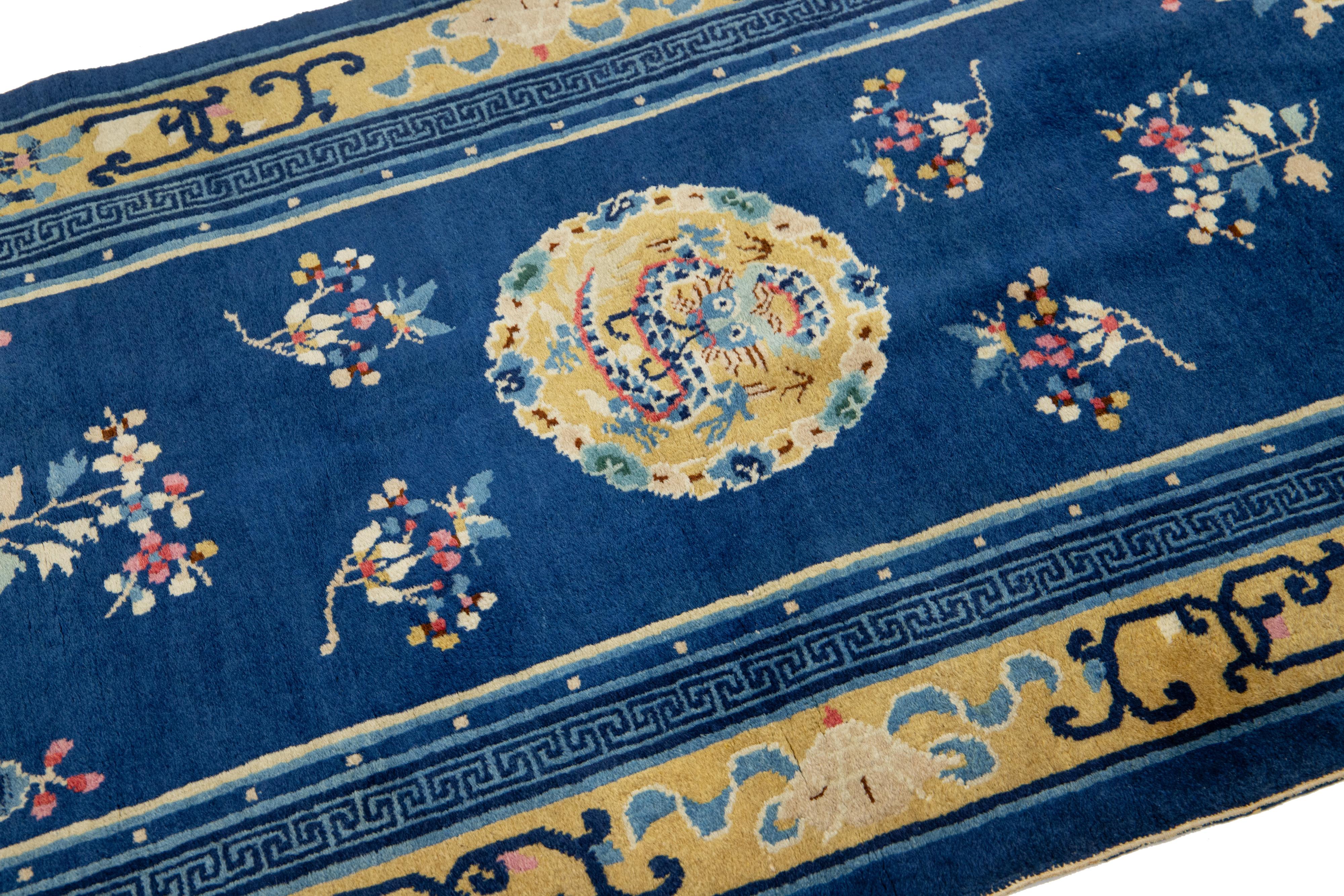 Noué à la main Tapis chinois vintage en laine de Pékin fait à la main en bleu en vente