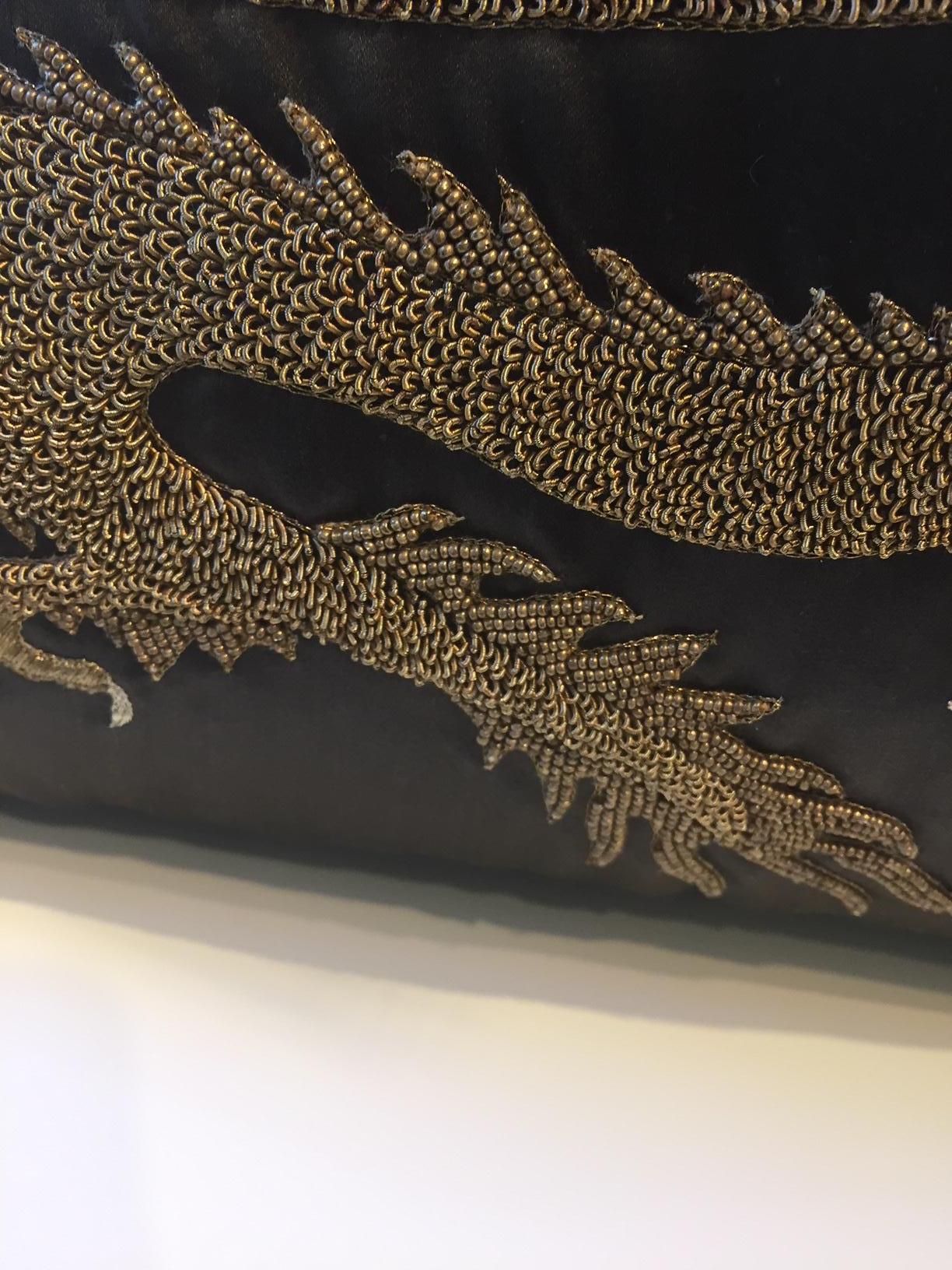 Dragon Design Cushion Silk Brown With Hand Embroidery in Metal Gold Thread in vendita 4