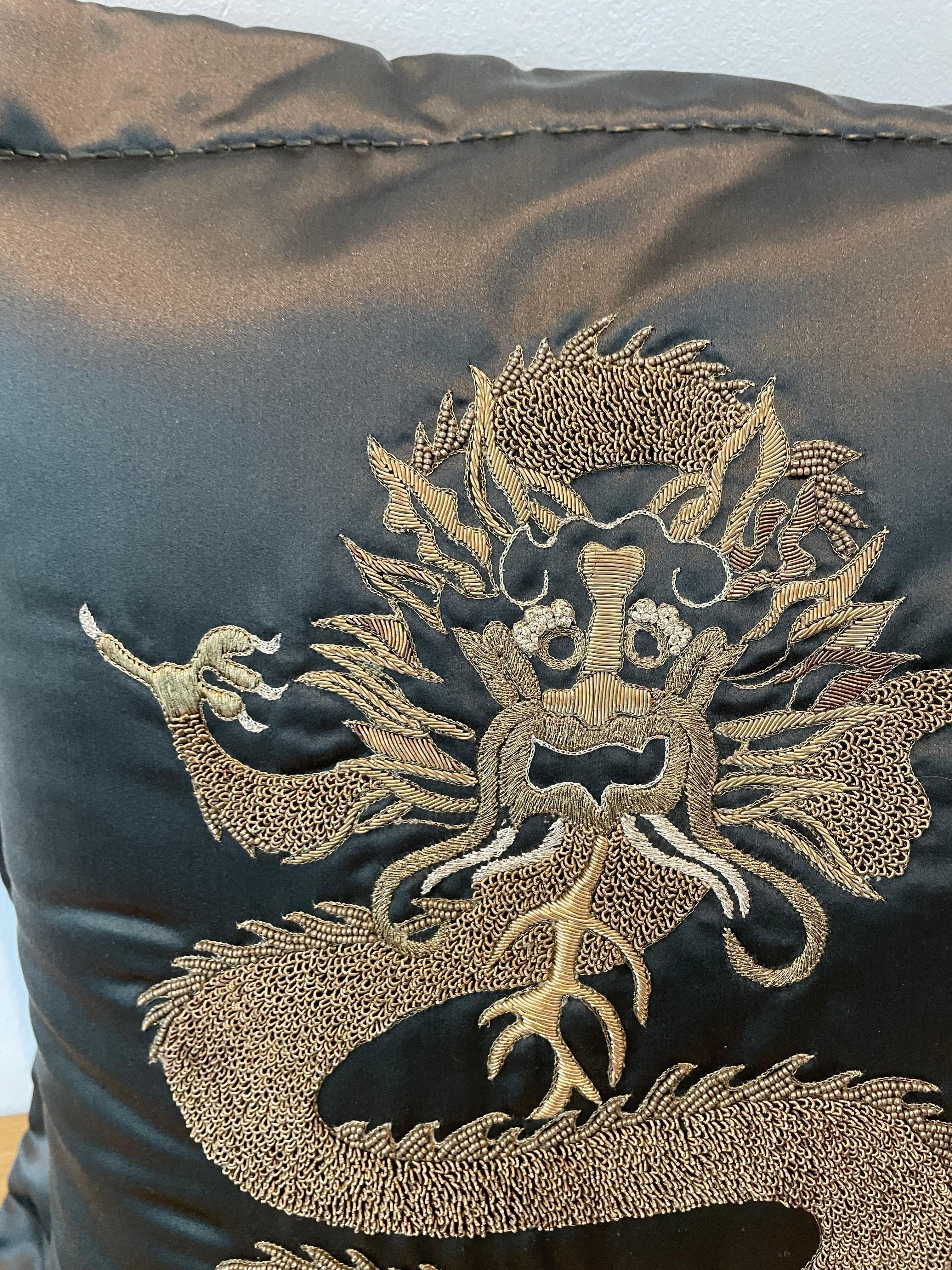 Tedesco Dragon Design Cushion Silk Brown With Hand Embroidery in Metal Gold Thread in vendita