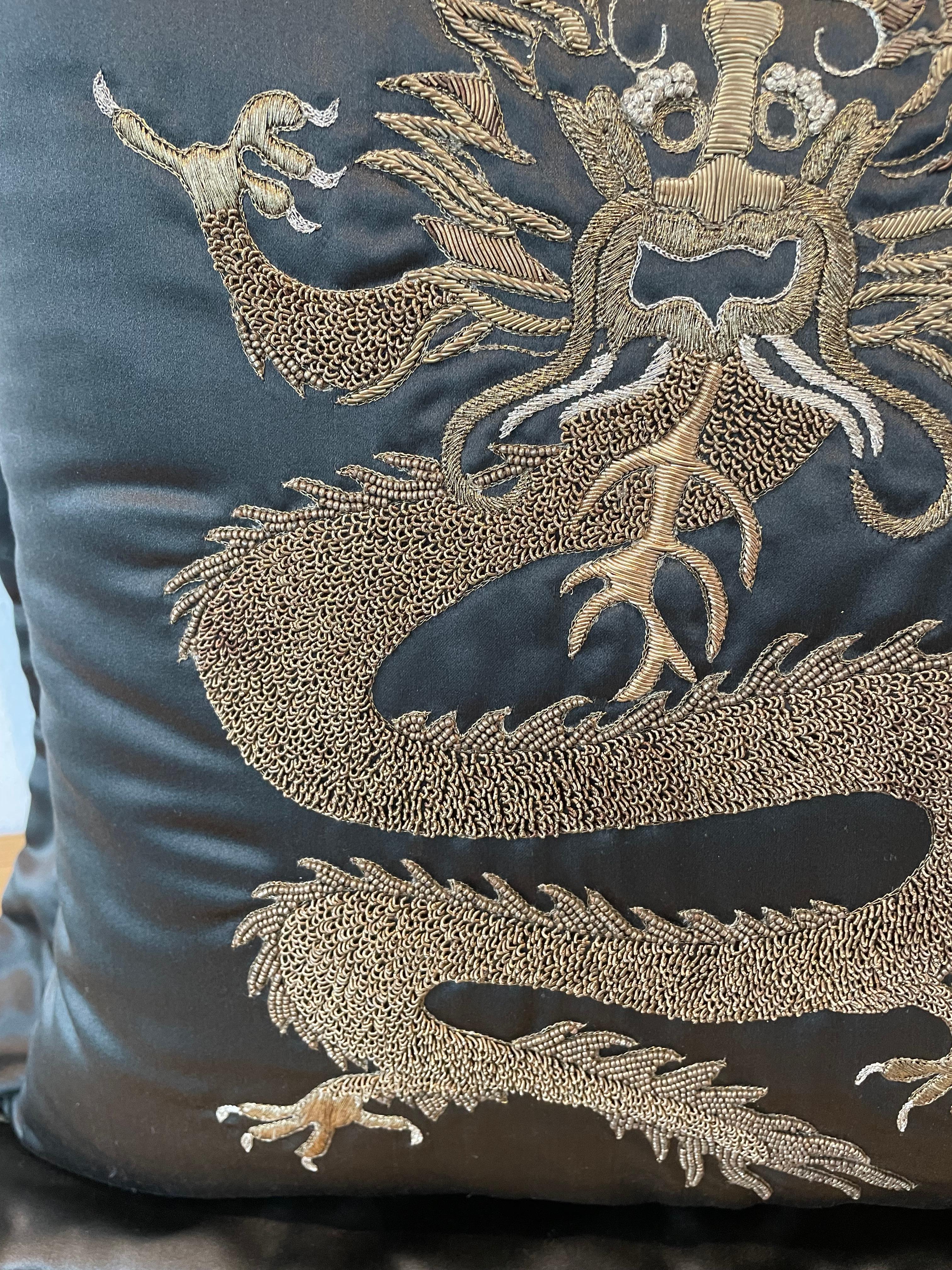 XXI secolo e contemporaneo Dragon Design Cushion Silk Brown With Hand Embroidery in Metal Gold Thread in vendita