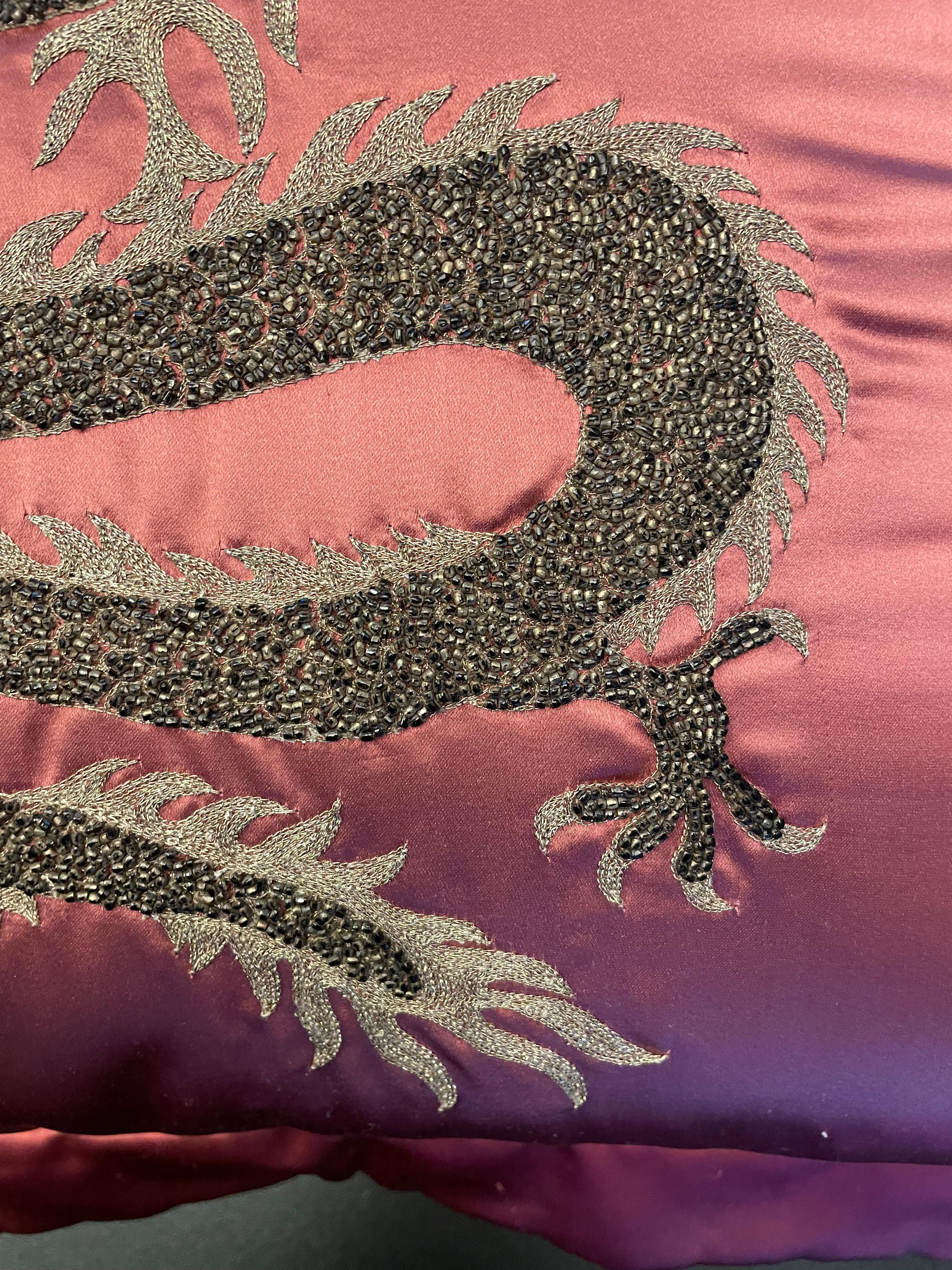 Dragon Design Cushion Silk In Col. Strawberry Hand Embroidery With Silver Beads In condizioni buone in vendita a Hamburg, DE